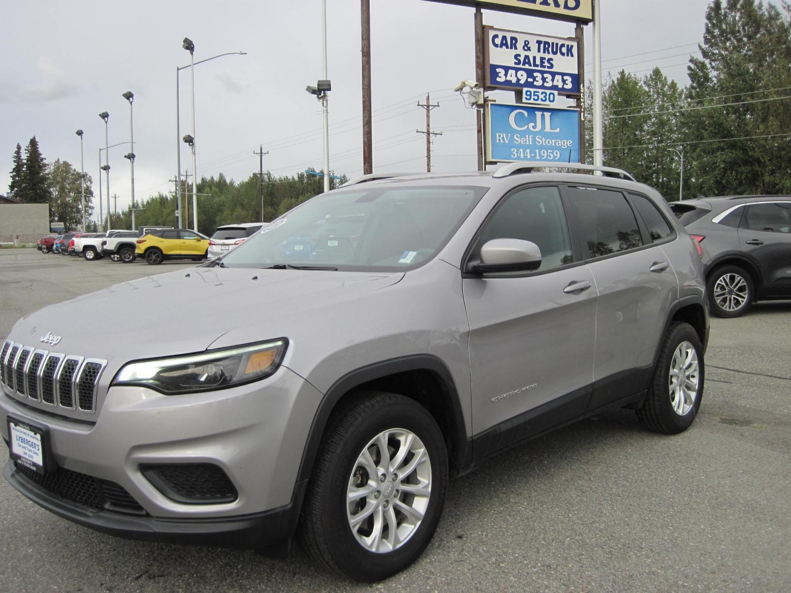2020 silver /black Jeep Cherokee Latitude 4WD (1C4PJMCBXLD) with an 2.4L L4 DOHC 16V engine, 9A transmission, located at 9530 Old Seward Highway, Anchorage, AK, 99515, (907) 349-3343, 61.134140, -149.865570 - Nice Jeep Cherokee Latitude AWD come take a test drive - Photo #1