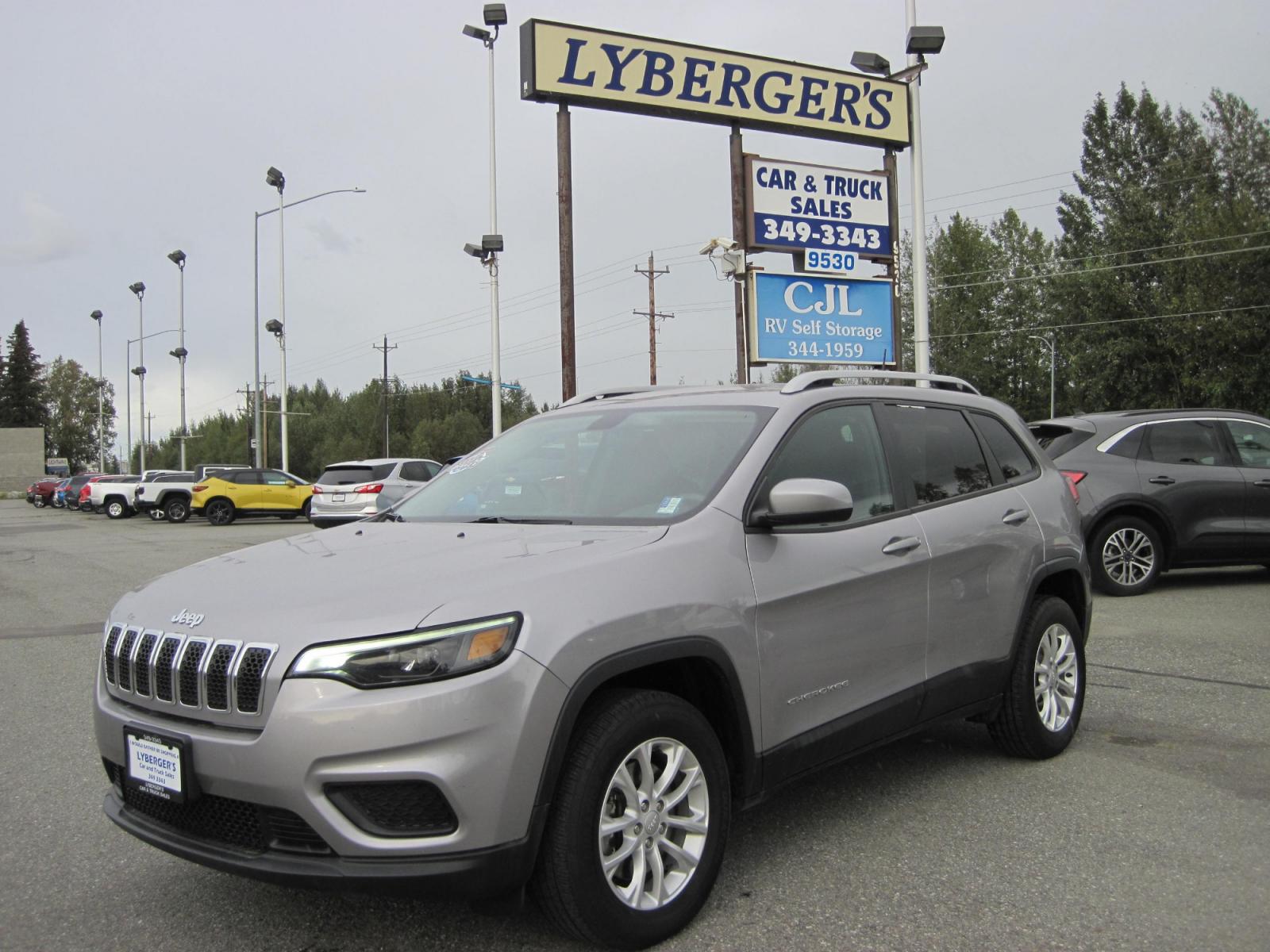2020 silver /black Jeep Cherokee Latitude 4WD (1C4PJMCBXLD) with an 2.4L L4 DOHC 16V engine, 9A transmission, located at 9530 Old Seward Highway, Anchorage, AK, 99515, (907) 349-3343, 61.134140, -149.865570 - Nice Jeep Cherokee Latitude AWD come take a test drive - Photo #2