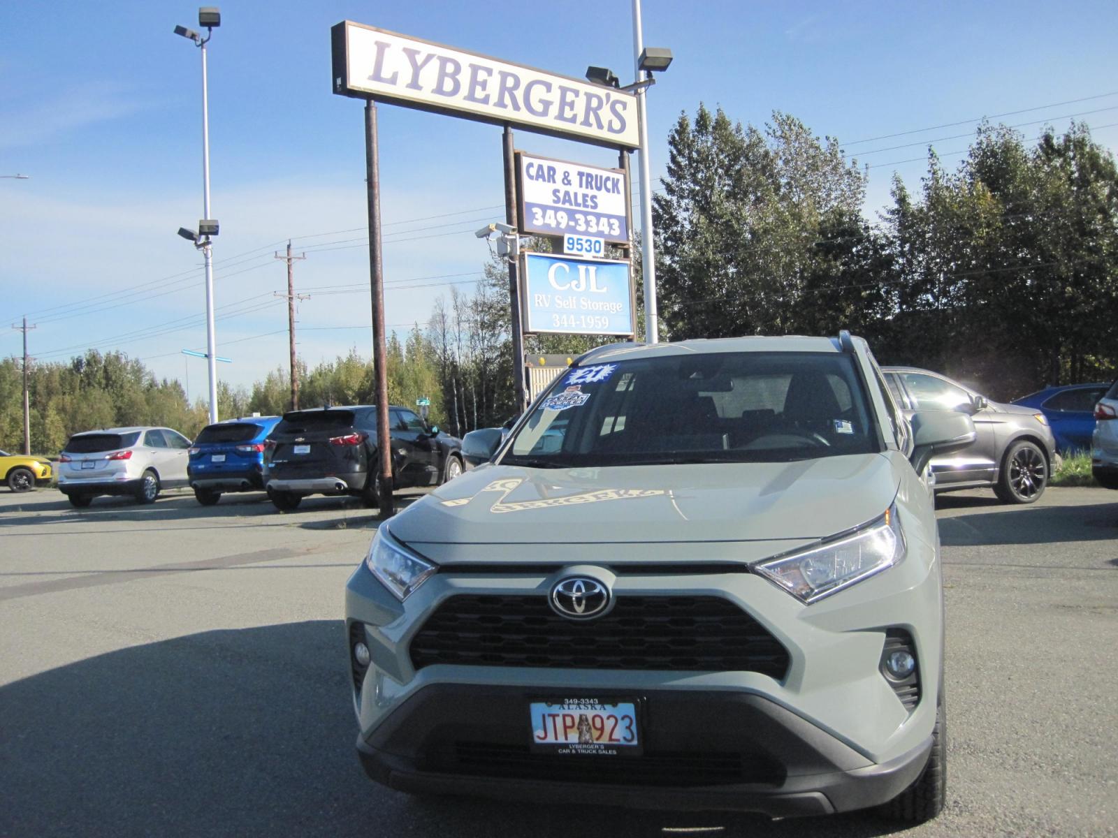 2021 gray /gray Toyota RAV4 XLE AWD (2T3P1RFV5MW) with an 2.5L L4 DOHC 16V engine, 8A transmission, located at 9530 Old Seward Highway, Anchorage, AK, 99515, (907) 349-3343, 61.134140, -149.865570 - Nice Toyota Rav4 XLE come take a test drive - Photo #2