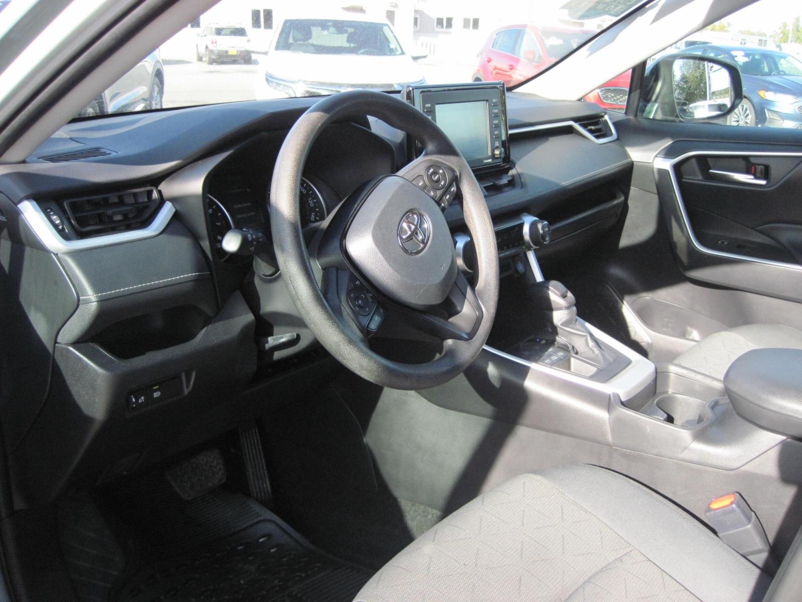 2021 gray /gray Toyota RAV4 XLE AWD (2T3P1RFV5MW) with an 2.5L L4 DOHC 16V engine, 8A transmission, located at 9530 Old Seward Highway, Anchorage, AK, 99515, (907) 349-3343, 61.134140, -149.865570 - Photo #9