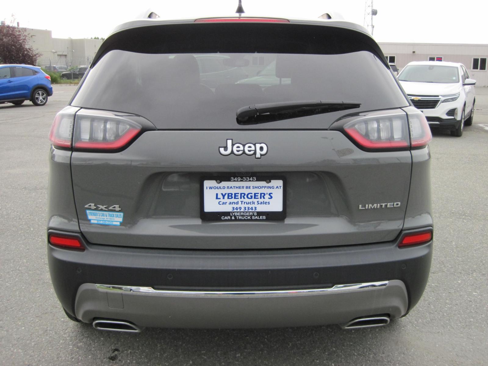 2020 gray /black Jeep Cherokee Limited 4WD (1C4PJMDX9LD) with an 3.2L V6 DOHC 24V engine, 9A transmission, located at 9530 Old Seward Highway, Anchorage, AK, 99515, (907) 349-3343, 61.134140, -149.865570 - Nice Jeep Cherokee Limited come take a test drive - Photo #4