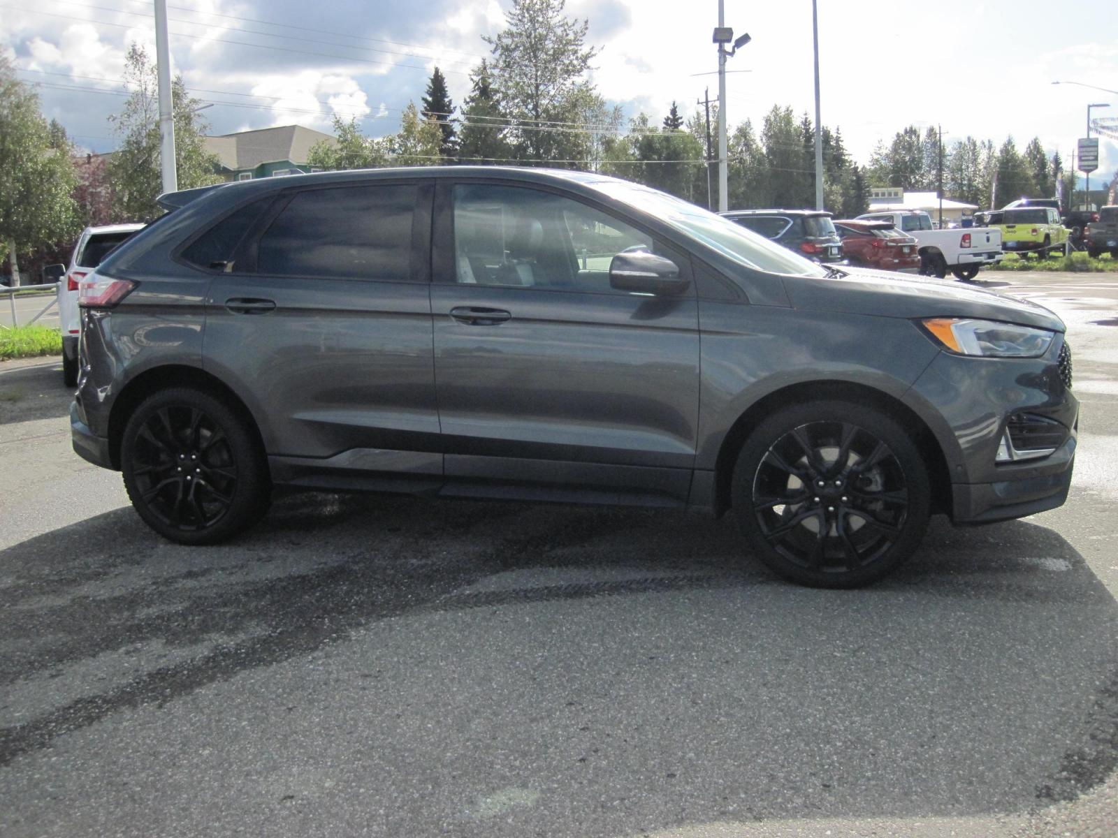 2019 gray /black Ford Edge Sport AWD (2FMPK4AP0KB) with an 2.7L V6 DOCH 24V engine, 6A transmission, located at 9530 Old Seward Highway, Anchorage, AK, 99515, (907) 349-3343, 61.134140, -149.865570 - Nice Ford Edge ST AWD come take a test drive - Photo #3