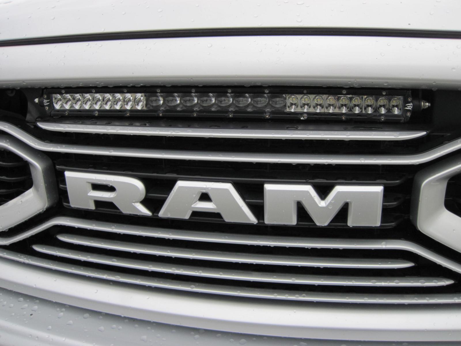 2018 silver /black RAM 3500 Laramie Mega Cab 4WD (3C63R3ML1JG) with an 6.7L L6 OHV 24V TURBO DIESEL engine, 6A transmission, located at 9530 Old Seward Highway, Anchorage, AK, 99515, (907) 349-3343, 61.134140, -149.865570 - Nice Ram 3500 Laramie Mega Cab come take a test drive - Photo #27