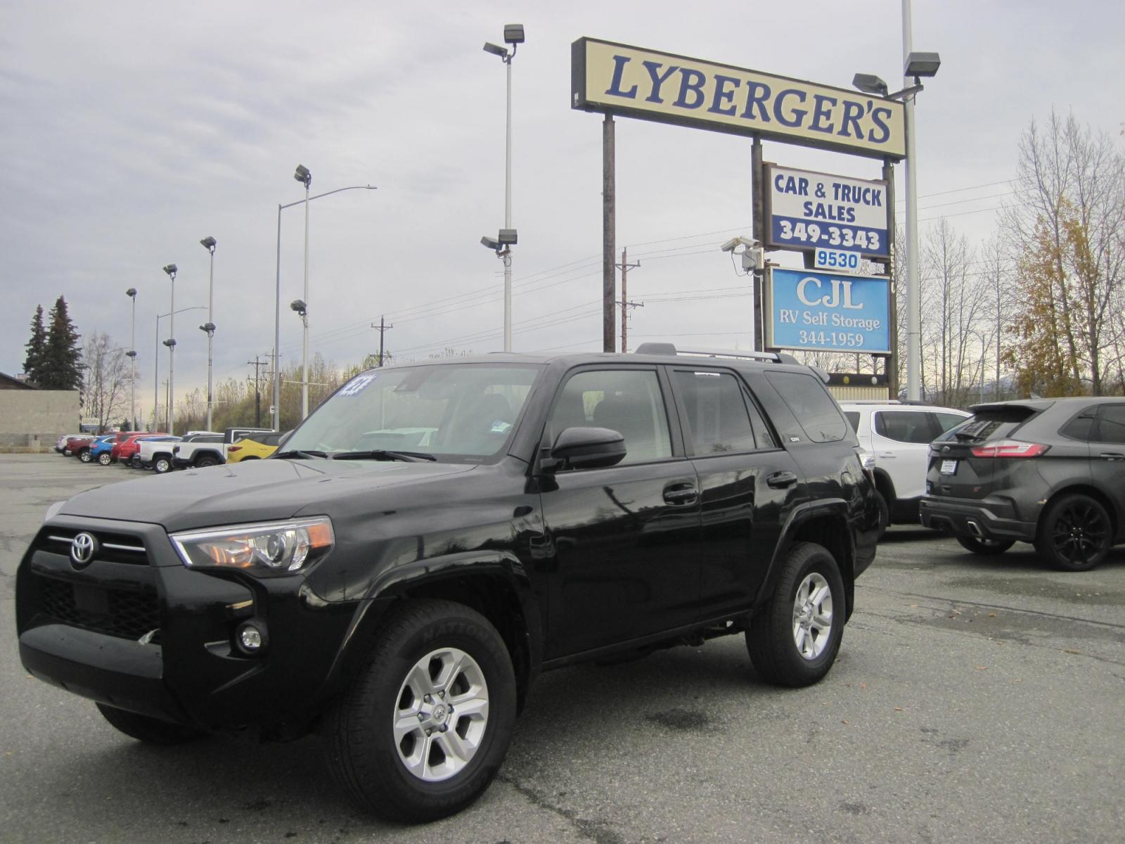 2021 black /black Toyota 4Runner SR5 4WD (JTEMU5JR0M5) with an 4.0L V6 DOHC 24V engine, 5A transmission, located at 9530 Old Seward Highway, Anchorage, AK, 99515, (907) 349-3343, 61.134140, -149.865570 - Nice Toyota 4 Runner SR5 4wd with third row and tow package come take a test drive - Photo #1