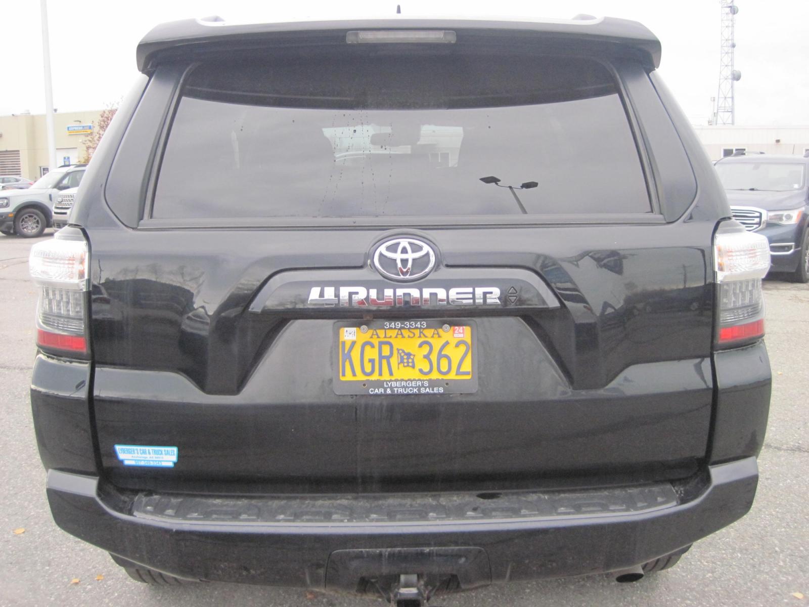 2021 black /black Toyota 4Runner SR5 4WD (JTEMU5JR0M5) with an 4.0L V6 DOHC 24V engine, 5A transmission, located at 9530 Old Seward Highway, Anchorage, AK, 99515, (907) 349-3343, 61.134140, -149.865570 - Nice Toyota 4 Runner SR5 4wd with third row and tow package come take a test drive - Photo #4