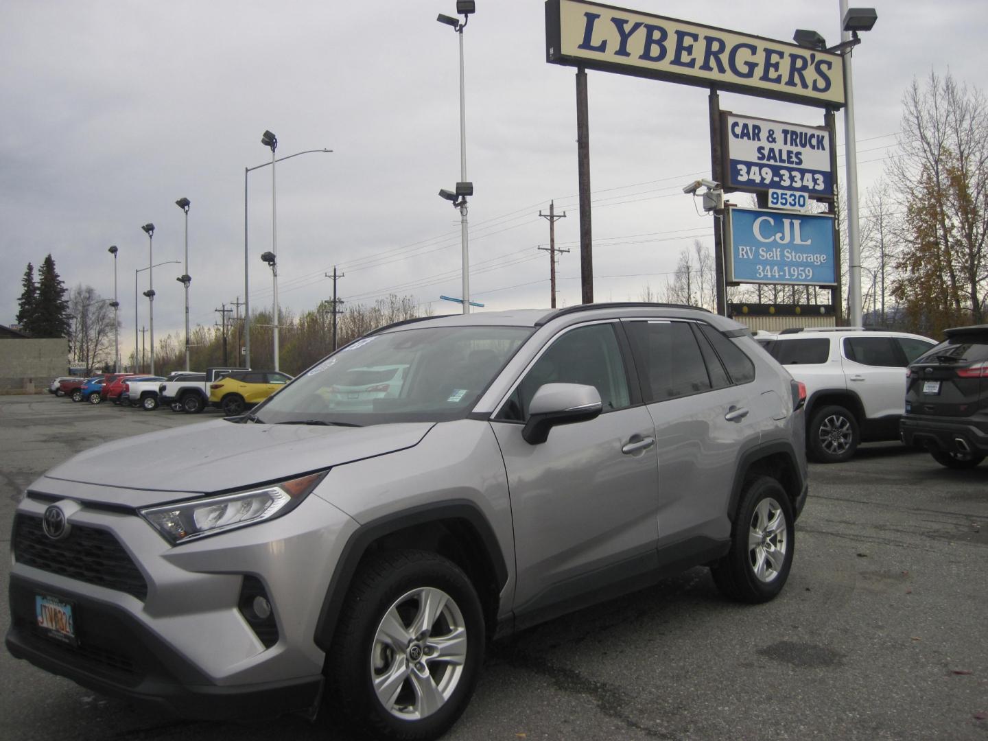 2021 silver /black Toyota RAV4 XLE AWD (2T3P1RFV3MW) with an 2.5L L4 DOHC 16V engine, 8A transmission, located at 9530 Old Seward Highway, Anchorage, AK, 99515, (907) 349-3343, 61.134140, -149.865570 - Photo#0