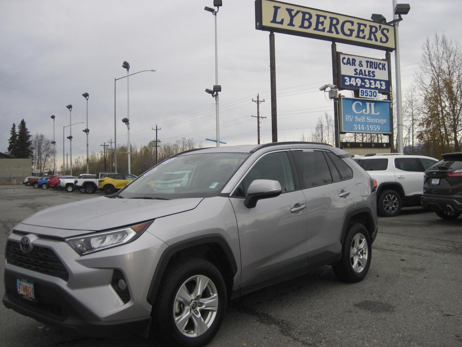 2021 silver /black Toyota RAV4 XLE AWD (2T3P1RFV3MW) with an 2.5L L4 DOHC 16V engine, 8A transmission, located at 9530 Old Seward Highway, Anchorage, AK, 99515, (907) 349-3343, 61.134140, -149.865570 - Nice Toyota Rav4 XLE AWD come take a test drive. - Photo #1