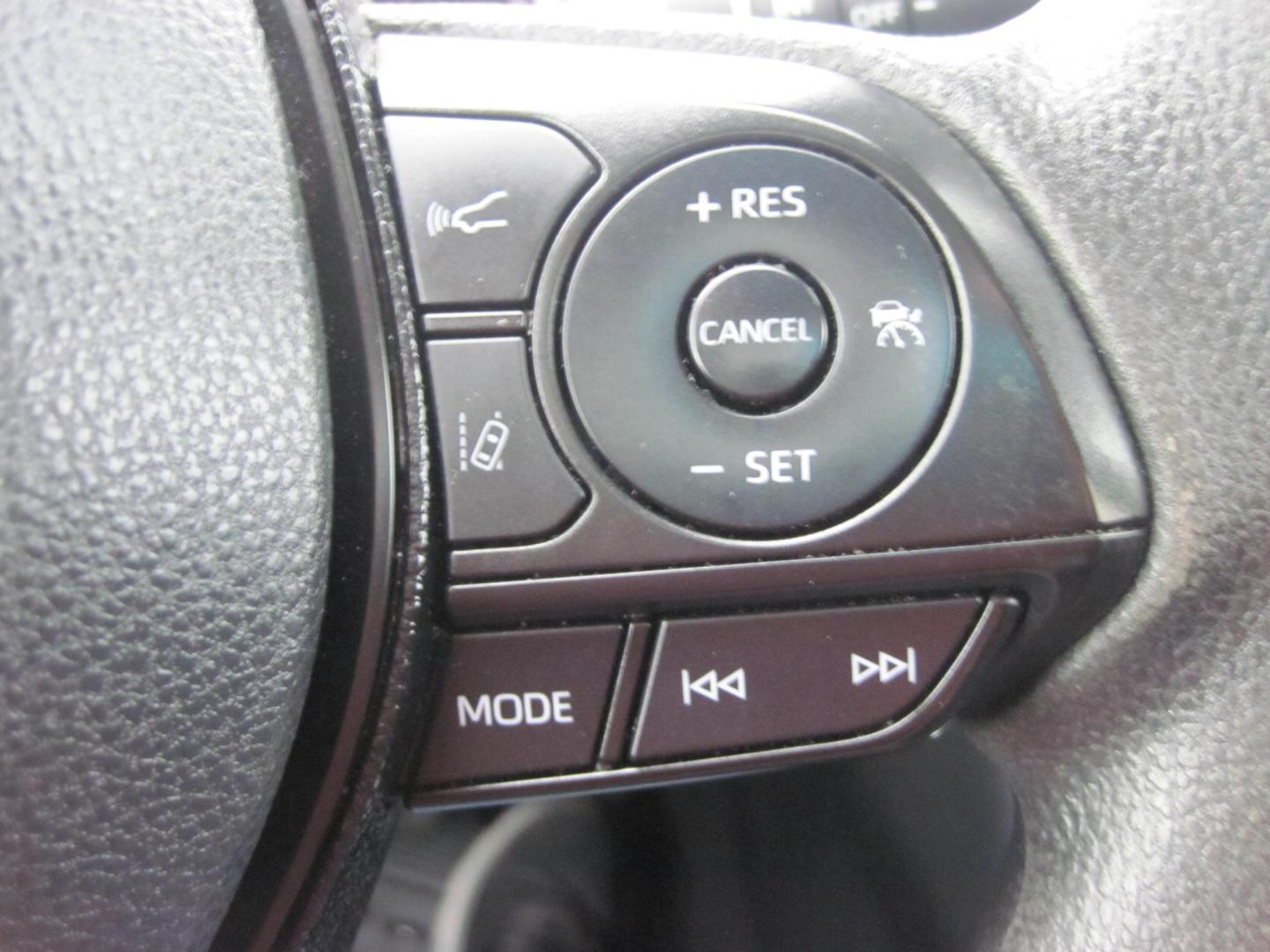 2021 silver /black Toyota RAV4 XLE AWD (2T3P1RFV3MW) with an 2.5L L4 DOHC 16V engine, 8A transmission, located at 9530 Old Seward Highway, Anchorage, AK, 99515, (907) 349-3343, 61.134140, -149.865570 - Photo#13