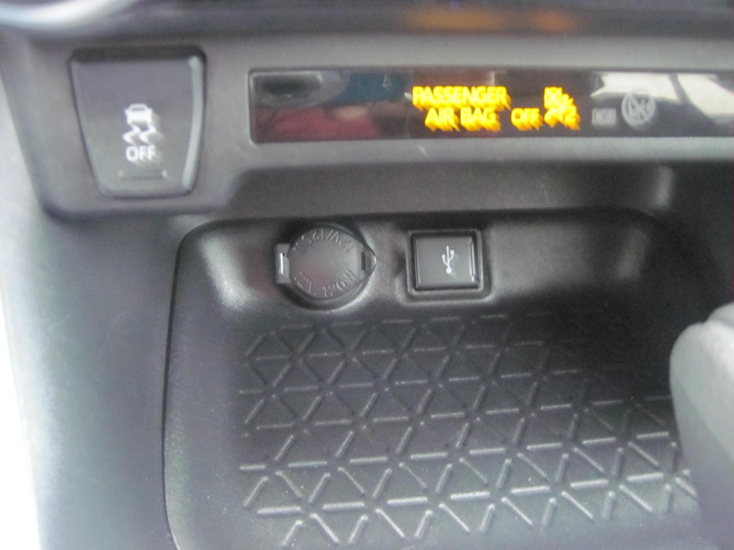 2021 silver /black Toyota RAV4 XLE AWD (2T3P1RFV3MW) with an 2.5L L4 DOHC 16V engine, 8A transmission, located at 9530 Old Seward Highway, Anchorage, AK, 99515, (907) 349-3343, 61.134140, -149.865570 - Photo#16