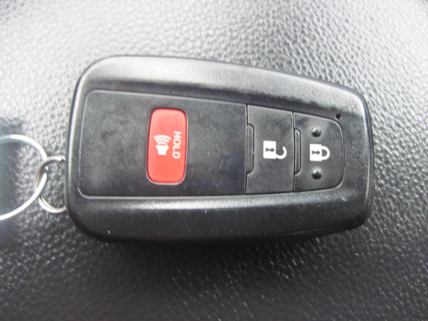 2021 silver /black Toyota RAV4 XLE AWD (2T3P1RFV3MW) with an 2.5L L4 DOHC 16V engine, 8A transmission, located at 9530 Old Seward Highway, Anchorage, AK, 99515, (907) 349-3343, 61.134140, -149.865570 - Photo#18