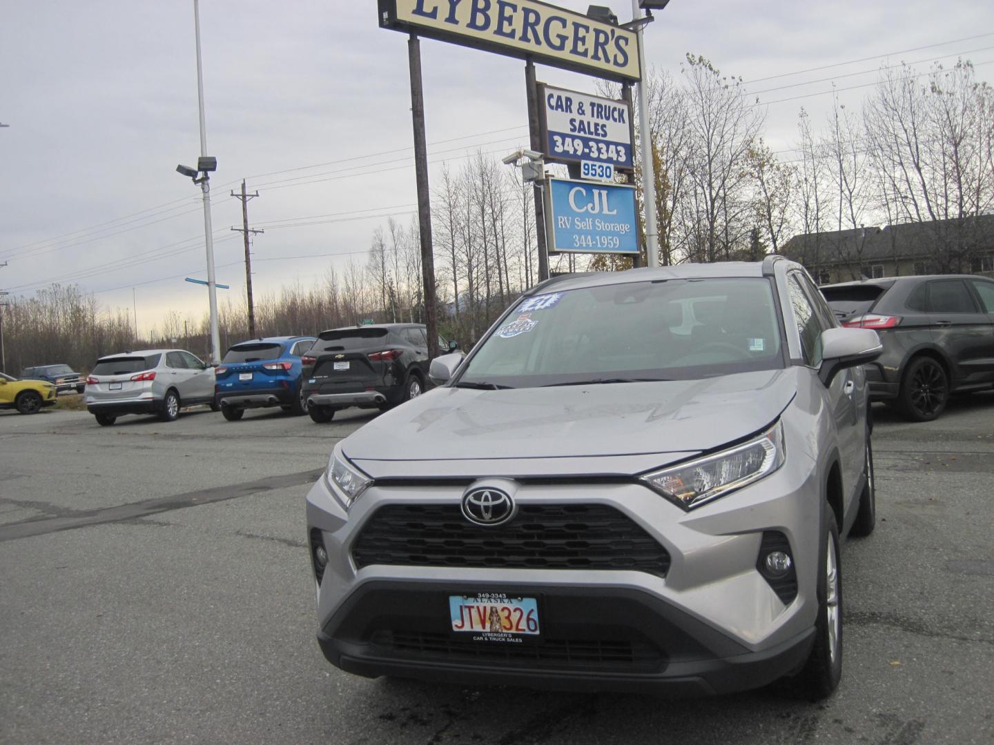 2021 silver /black Toyota RAV4 XLE AWD (2T3P1RFV3MW) with an 2.5L L4 DOHC 16V engine, 8A transmission, located at 9530 Old Seward Highway, Anchorage, AK, 99515, (907) 349-3343, 61.134140, -149.865570 - Photo#1