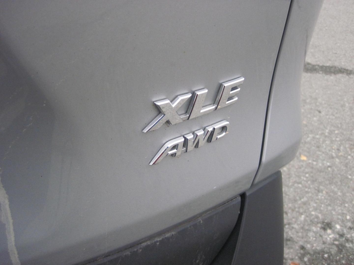 2021 silver /black Toyota RAV4 XLE AWD (2T3P1RFV3MW) with an 2.5L L4 DOHC 16V engine, 8A transmission, located at 9530 Old Seward Highway, Anchorage, AK, 99515, (907) 349-3343, 61.134140, -149.865570 - Photo#4