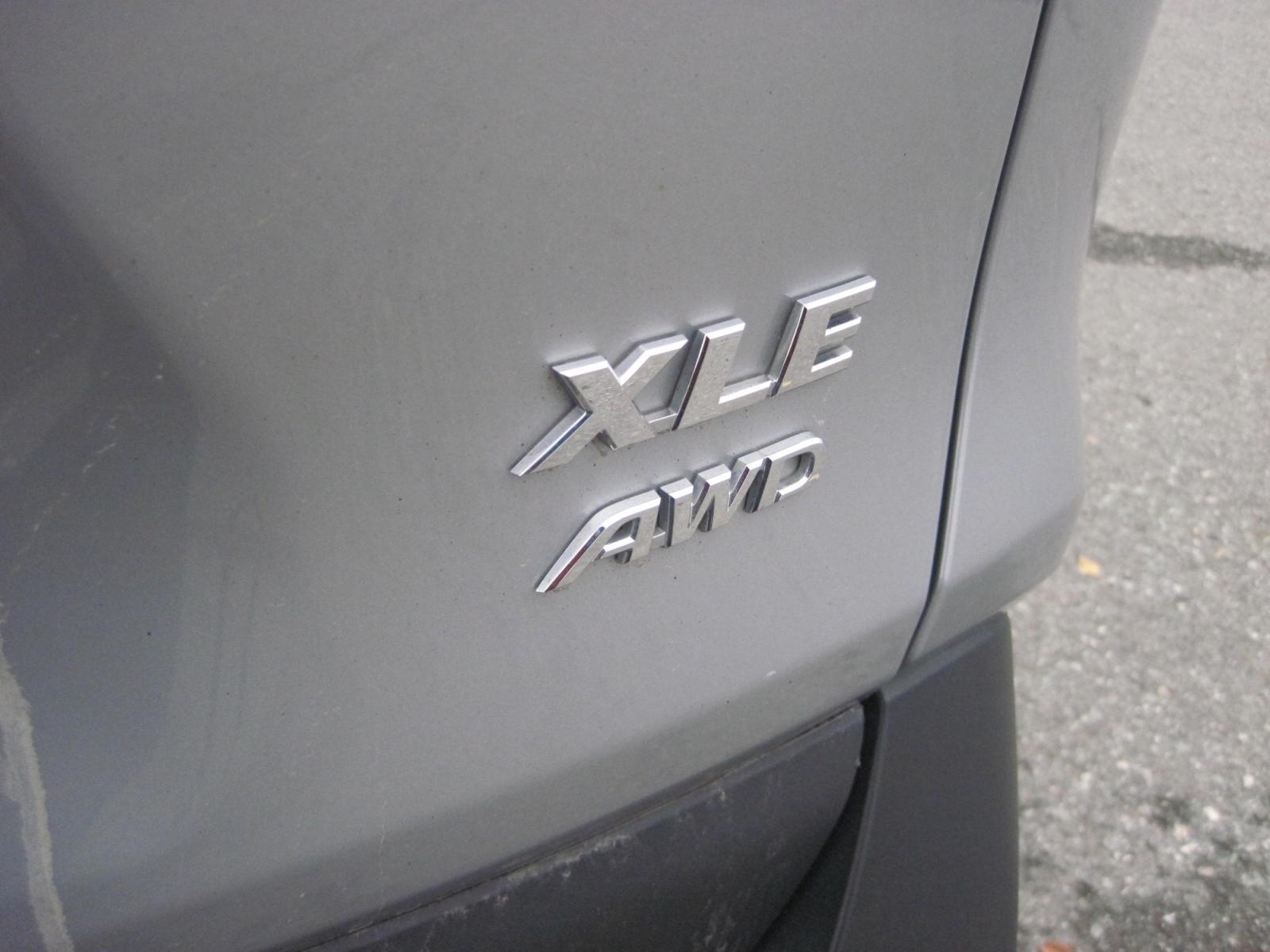 2021 silver /black Toyota RAV4 XLE AWD (2T3P1RFV3MW) with an 2.5L L4 DOHC 16V engine, 8A transmission, located at 9530 Old Seward Highway, Anchorage, AK, 99515, (907) 349-3343, 61.134140, -149.865570 - Nice Toyota Rav4 XLE AWD come take a test drive. - Photo #5