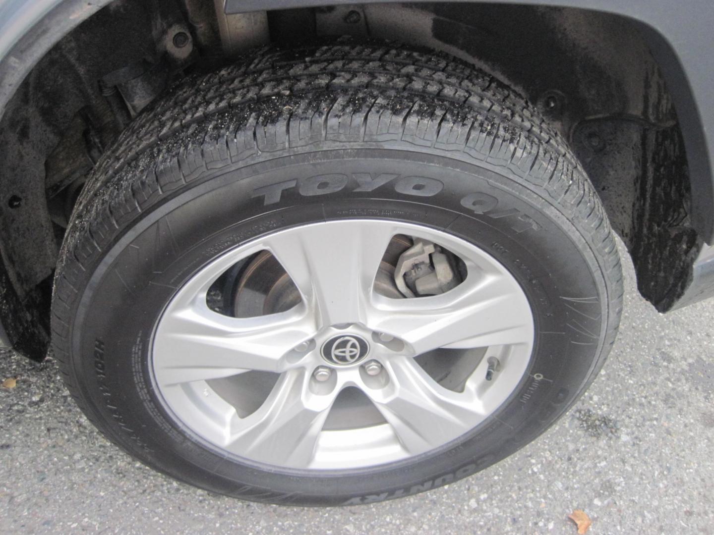 2021 silver /black Toyota RAV4 XLE AWD (2T3P1RFV3MW) with an 2.5L L4 DOHC 16V engine, 8A transmission, located at 9530 Old Seward Highway, Anchorage, AK, 99515, (907) 349-3343, 61.134140, -149.865570 - Photo#6