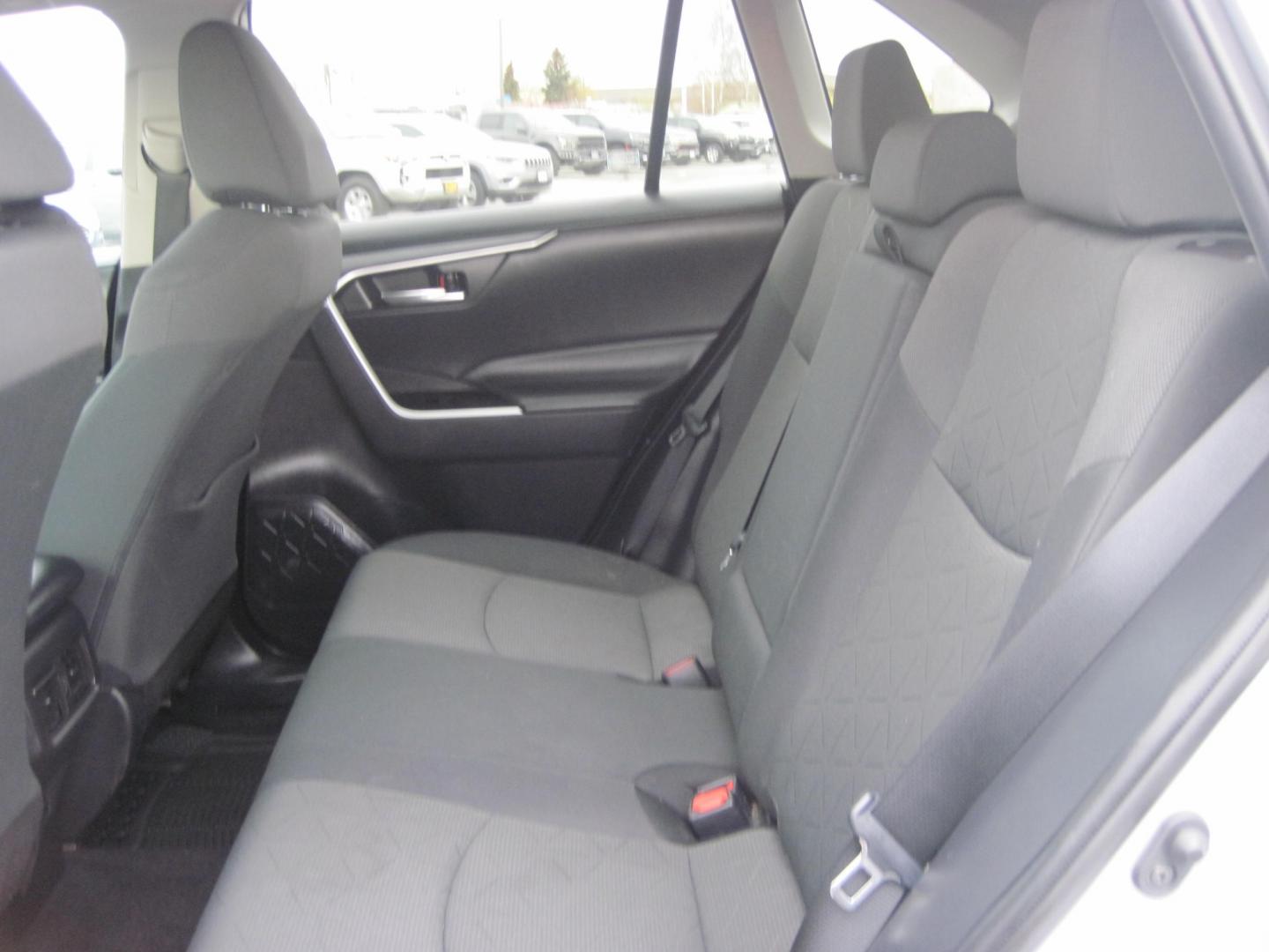 2021 silver /black Toyota RAV4 XLE AWD (2T3P1RFV3MW) with an 2.5L L4 DOHC 16V engine, 8A transmission, located at 9530 Old Seward Highway, Anchorage, AK, 99515, (907) 349-3343, 61.134140, -149.865570 - Photo#7