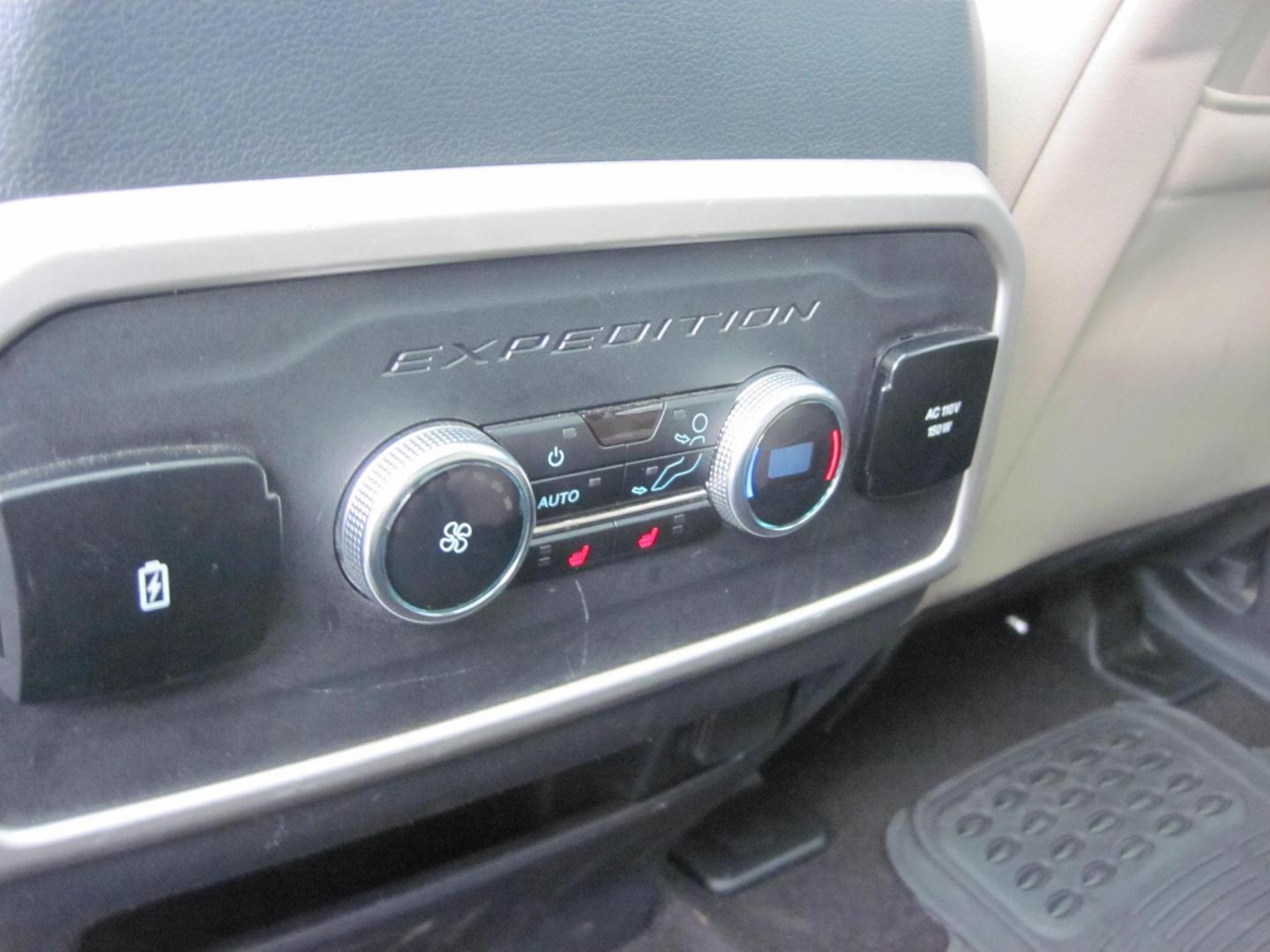 2022 /black Ford Expedition Limited 4WD (1FMJU2AT2NE) with an 3.5L V6 DOHC 24V FFV engine, 6A transmission, located at 9530 Old Seward Highway, Anchorage, AK, 99515, (907) 349-3343, 61.134140, -149.865570 - Photo#11