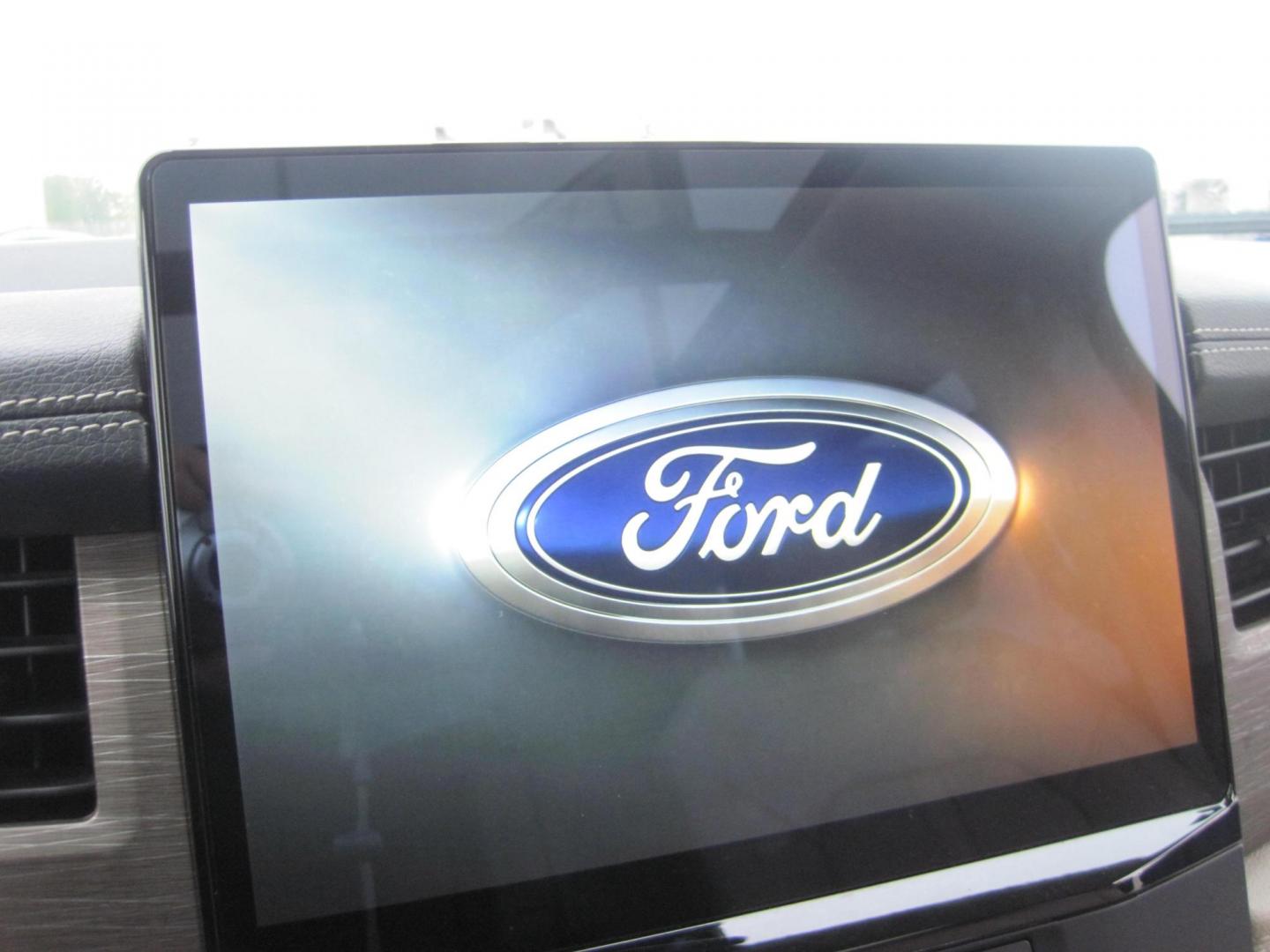 2022 /black Ford Expedition Limited 4WD (1FMJU2AT2NE) with an 3.5L V6 DOHC 24V FFV engine, 6A transmission, located at 9530 Old Seward Highway, Anchorage, AK, 99515, (907) 349-3343, 61.134140, -149.865570 - Photo#15
