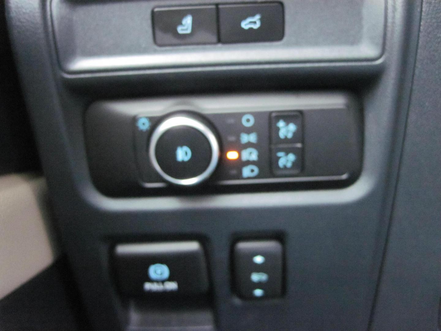2022 /black Ford Expedition Limited 4WD (1FMJU2AT2NE) with an 3.5L V6 DOHC 24V FFV engine, 6A transmission, located at 9530 Old Seward Highway, Anchorage, AK, 99515, (907) 349-3343, 61.134140, -149.865570 - Photo#19