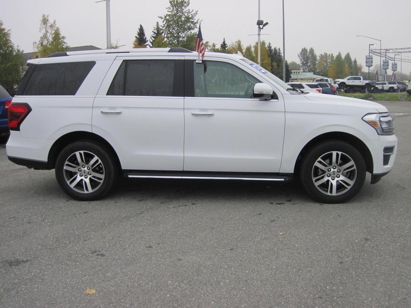 2022 /black Ford Expedition Limited 4WD (1FMJU2AT2NE) with an 3.5L V6 DOHC 24V FFV engine, 6A transmission, located at 9530 Old Seward Highway, Anchorage, AK, 99515, (907) 349-3343, 61.134140, -149.865570 - Photo#2