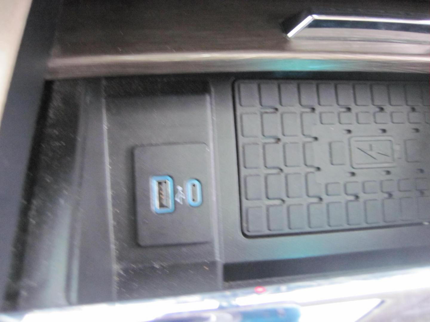 2022 /black Ford Expedition Limited 4WD (1FMJU2AT2NE) with an 3.5L V6 DOHC 24V FFV engine, 6A transmission, located at 9530 Old Seward Highway, Anchorage, AK, 99515, (907) 349-3343, 61.134140, -149.865570 - Photo#25