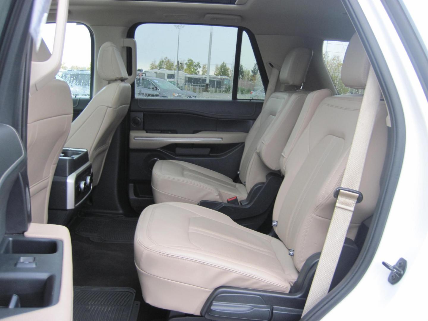 2022 /black Ford Expedition Limited 4WD (1FMJU2AT2NE) with an 3.5L V6 DOHC 24V FFV engine, 6A transmission, located at 9530 Old Seward Highway, Anchorage, AK, 99515, (907) 349-3343, 61.134140, -149.865570 - Photo#9
