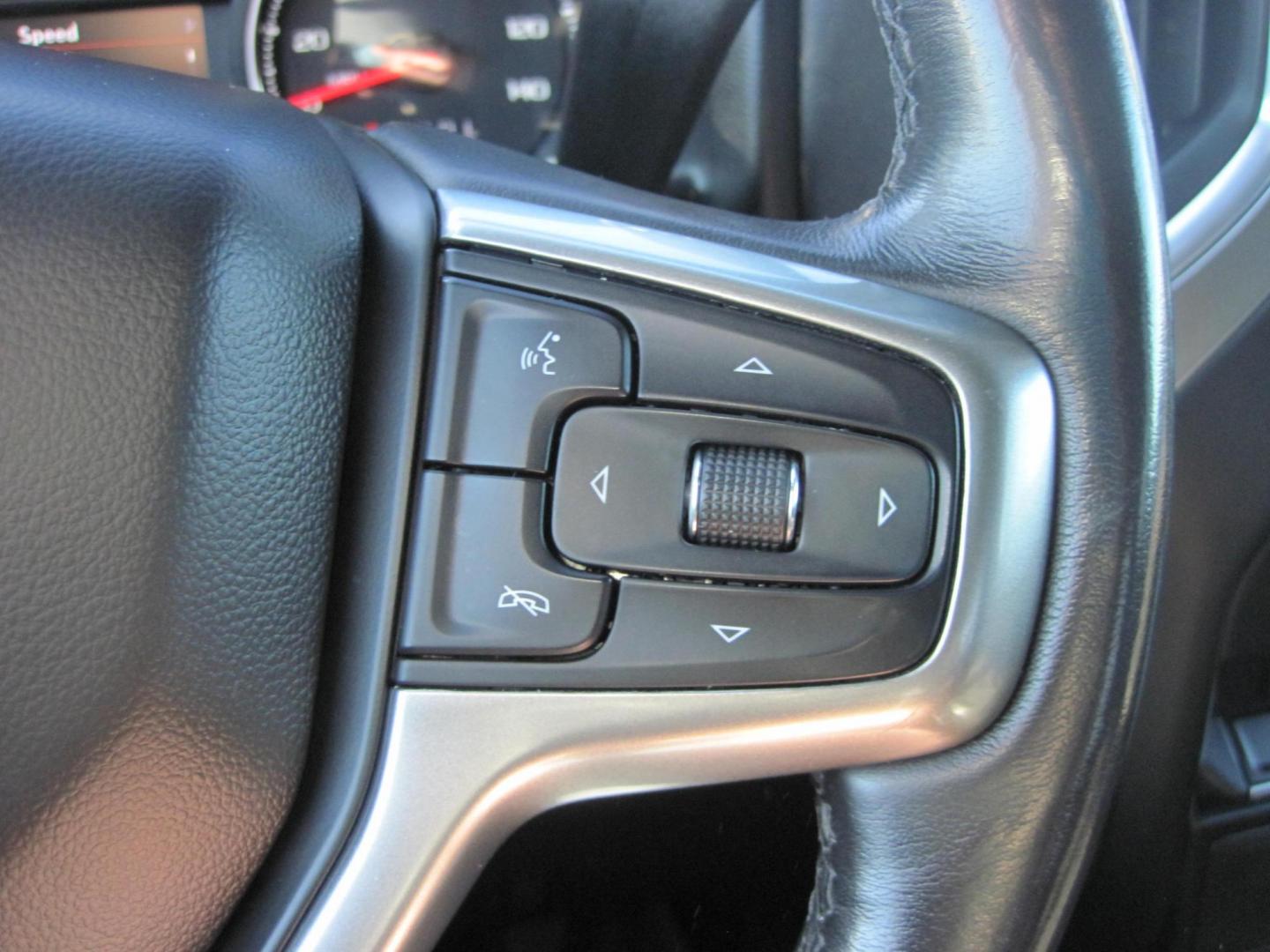 2021 gray /gray Chevrolet Silverado 1500 LT Crew Cab 4WD (1GCUYDED5MZ) with an 5.3L V8 OHV 16V engine, 6A transmission, located at 9530 Old Seward Highway, Anchorage, AK, 99515, (907) 349-3343, 61.134140, -149.865570 - Nice Chevrolet Silverado come take a test drive. - Photo#12
