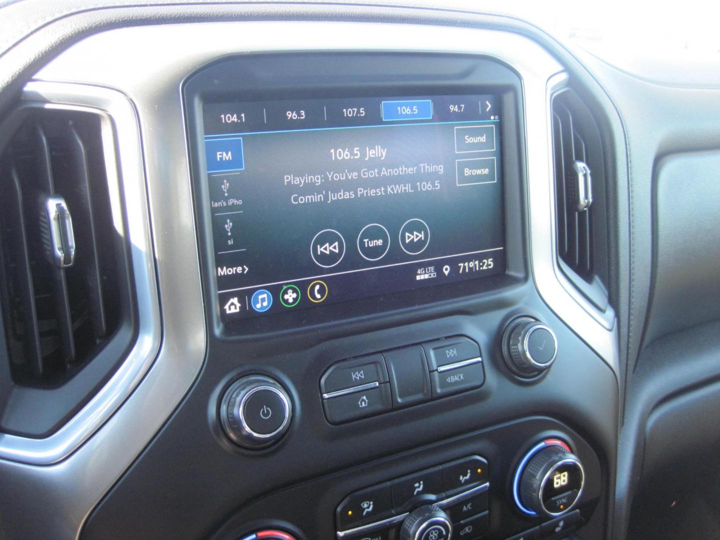 2021 gray /gray Chevrolet Silverado 1500 LT Crew Cab 4WD (1GCUYDED5MZ) with an 5.3L V8 OHV 16V engine, 6A transmission, located at 9530 Old Seward Highway, Anchorage, AK, 99515, (907) 349-3343, 61.134140, -149.865570 - Nice Chevrolet Silverado come take a test drive. - Photo#13