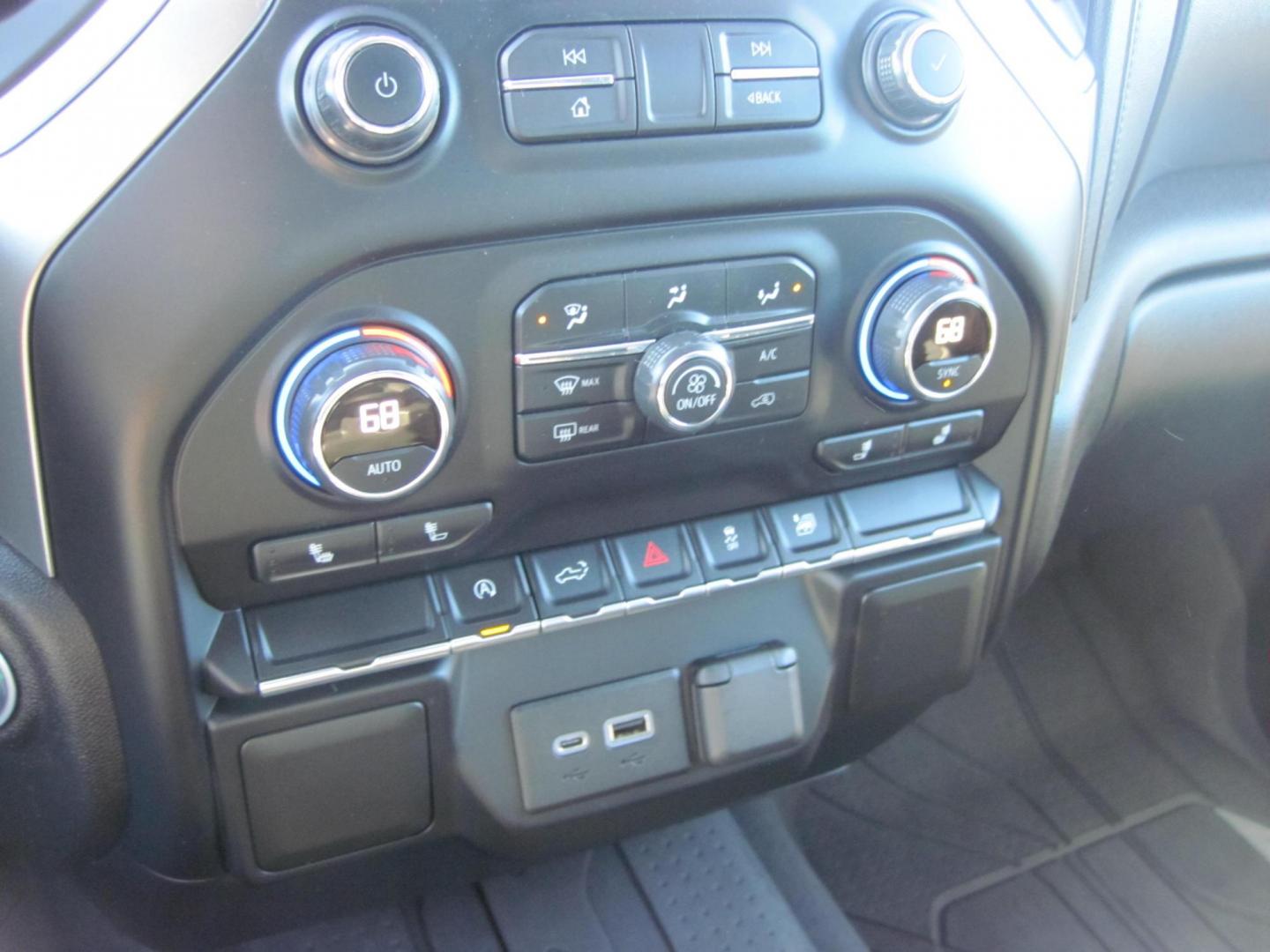 2021 gray /gray Chevrolet Silverado 1500 LT Crew Cab 4WD (1GCUYDED5MZ) with an 5.3L V8 OHV 16V engine, 6A transmission, located at 9530 Old Seward Highway, Anchorage, AK, 99515, (907) 349-3343, 61.134140, -149.865570 - Nice Chevrolet Silverado come take a test drive. - Photo#14