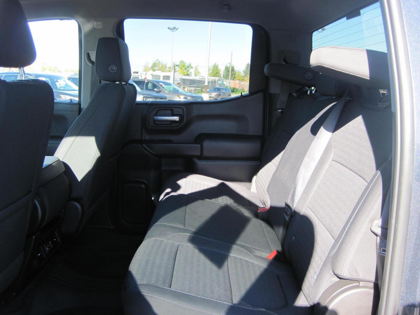 2021 gray /gray Chevrolet Silverado 1500 LT Crew Cab 4WD (1GCUYDED5MZ) with an 5.3L V8 OHV 16V engine, 6A transmission, located at 9530 Old Seward Highway, Anchorage, AK, 99515, (907) 349-3343, 61.134140, -149.865570 - Nice Chevrolet Silverado come take a test drive. - Photo#6