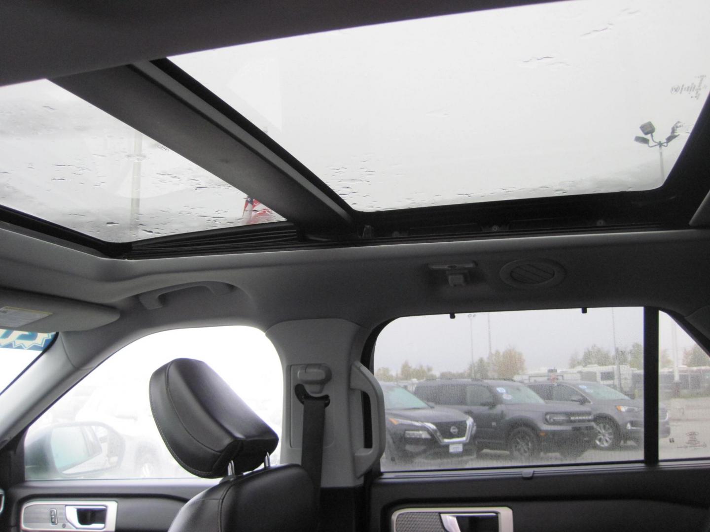 2021 silver /black Ford Explorer Limited AWD (1FMSK8FH5MG) with an 2.3L L4 DOHC 16V engine, 10A transmission, located at 9530 Old Seward Highway, Anchorage, AK, 99515, (907) 349-3343, 61.134140, -149.865570 - Photo#12