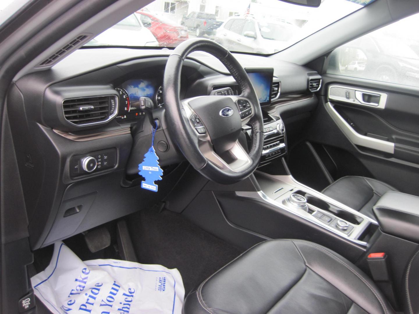 2021 silver /black Ford Explorer Limited AWD (1FMSK8FH5MG) with an 2.3L L4 DOHC 16V engine, 10A transmission, located at 9530 Old Seward Highway, Anchorage, AK, 99515, (907) 349-3343, 61.134140, -149.865570 - Photo#17