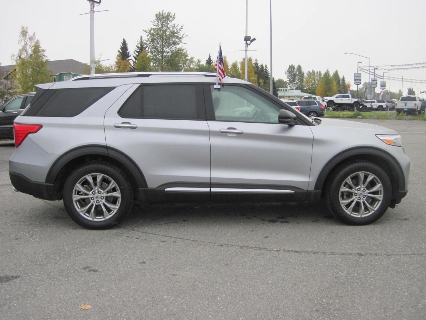 2021 silver /black Ford Explorer Limited AWD (1FMSK8FH5MG) with an 2.3L L4 DOHC 16V engine, 10A transmission, located at 9530 Old Seward Highway, Anchorage, AK, 99515, (907) 349-3343, 61.134140, -149.865570 - Photo#2