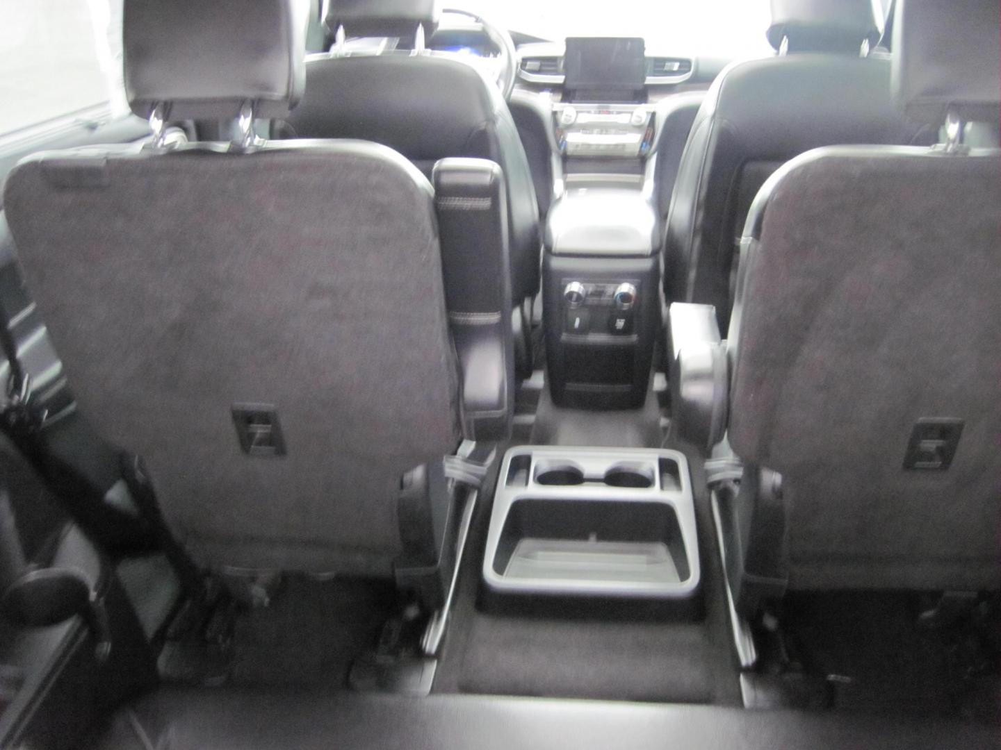 2021 silver /black Ford Explorer Limited AWD (1FMSK8FH5MG) with an 2.3L L4 DOHC 16V engine, 10A transmission, located at 9530 Old Seward Highway, Anchorage, AK, 99515, (907) 349-3343, 61.134140, -149.865570 - Photo#7