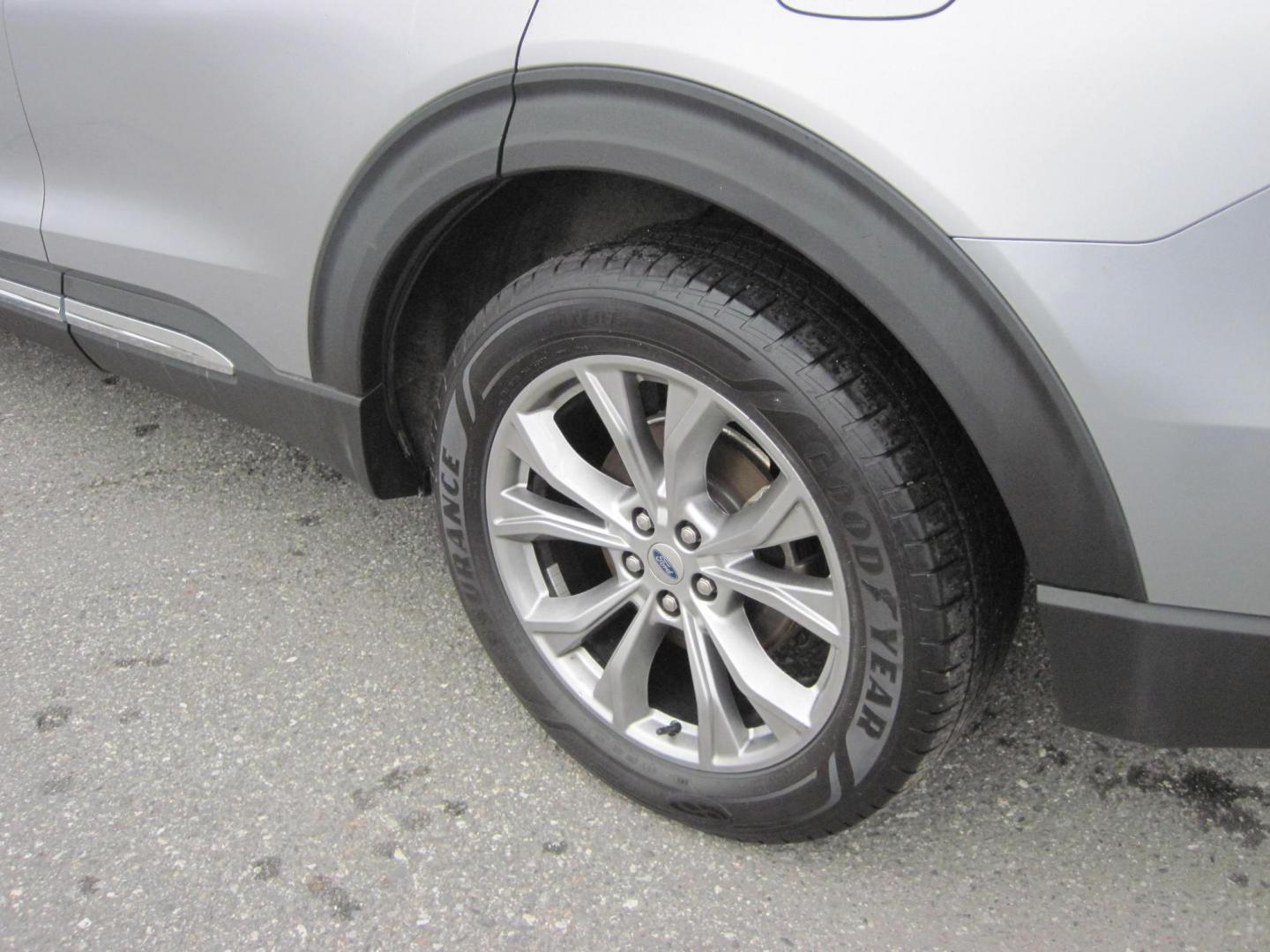 2021 silver /black Ford Explorer Limited AWD (1FMSK8FH5MG) with an 2.3L L4 DOHC 16V engine, 10A transmission, located at 9530 Old Seward Highway, Anchorage, AK, 99515, (907) 349-3343, 61.134140, -149.865570 - Photo#8