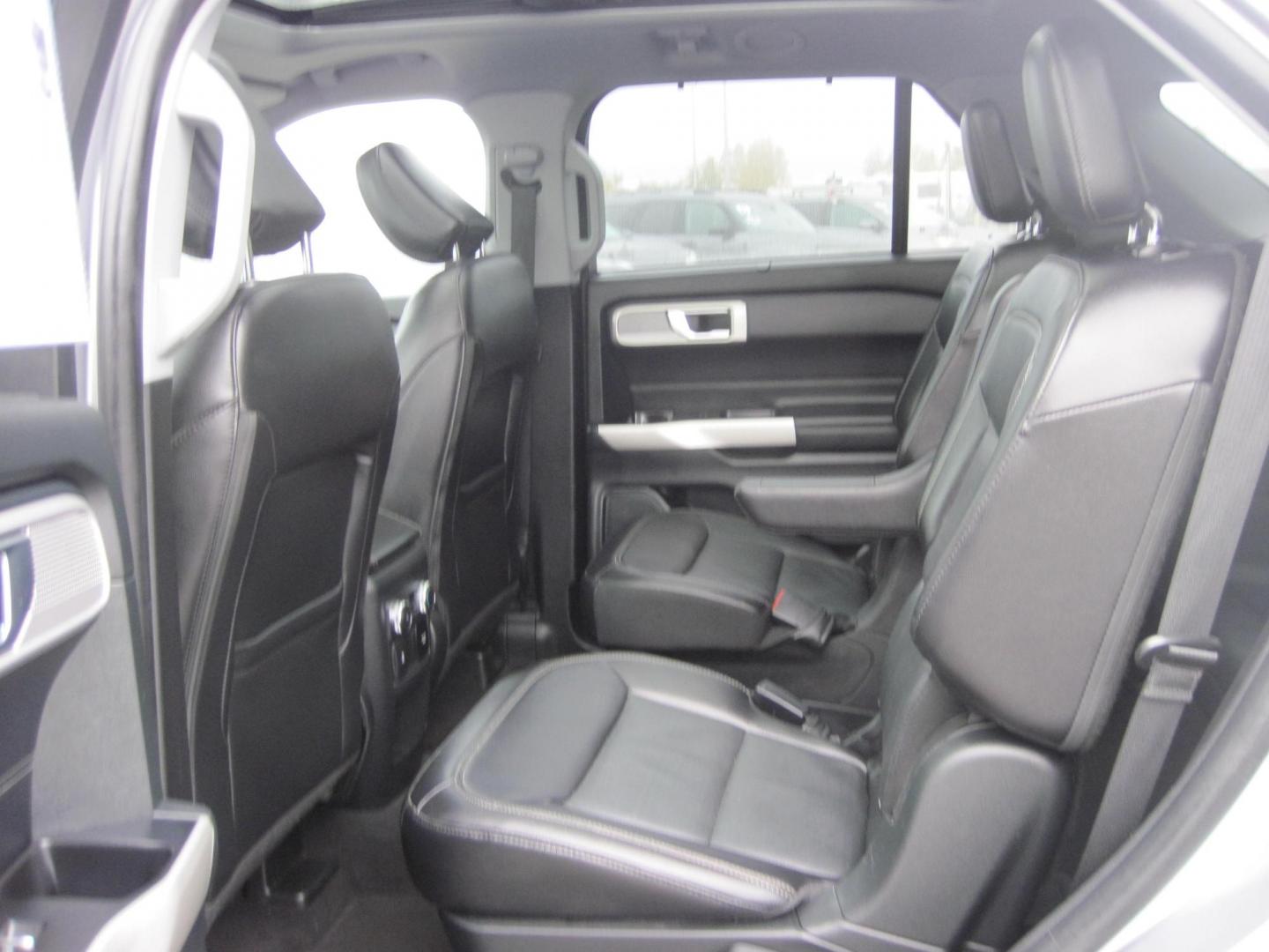 2021 silver /black Ford Explorer Limited AWD (1FMSK8FH5MG) with an 2.3L L4 DOHC 16V engine, 10A transmission, located at 9530 Old Seward Highway, Anchorage, AK, 99515, (907) 349-3343, 61.134140, -149.865570 - Photo#9