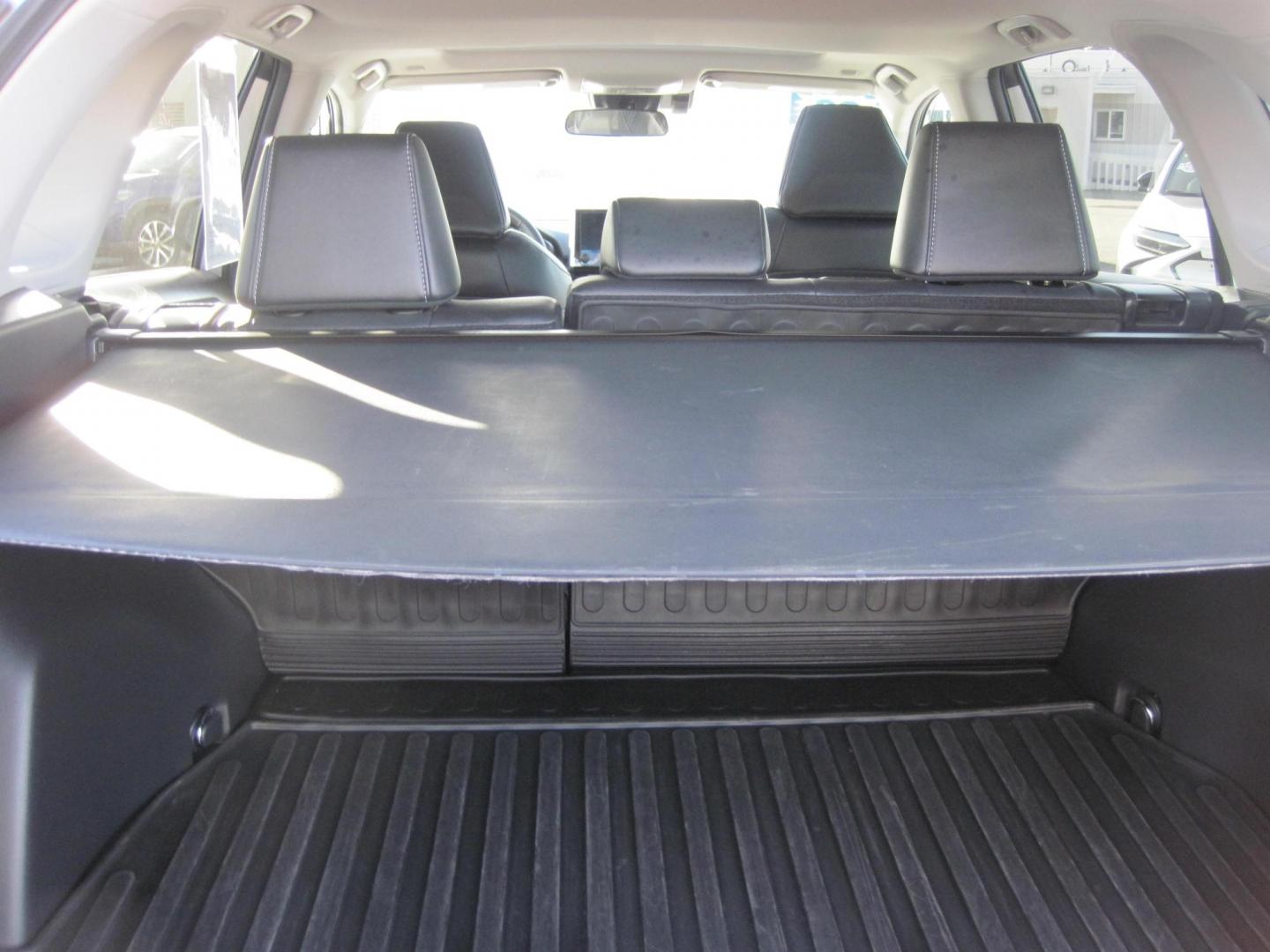 2023 silver /black Toyota RAV4 XLE Premium AWD (2T3A1RFV1PW) with an 2.5L L4 DOHC 16V engine, 8A transmission, located at 9530 Old Seward Highway, Anchorage, AK, 99515, (907) 349-3343, 61.134140, -149.865570 - Nice Toyota Rav4 XLE premium, heated seats come take a test drive - Photo#7