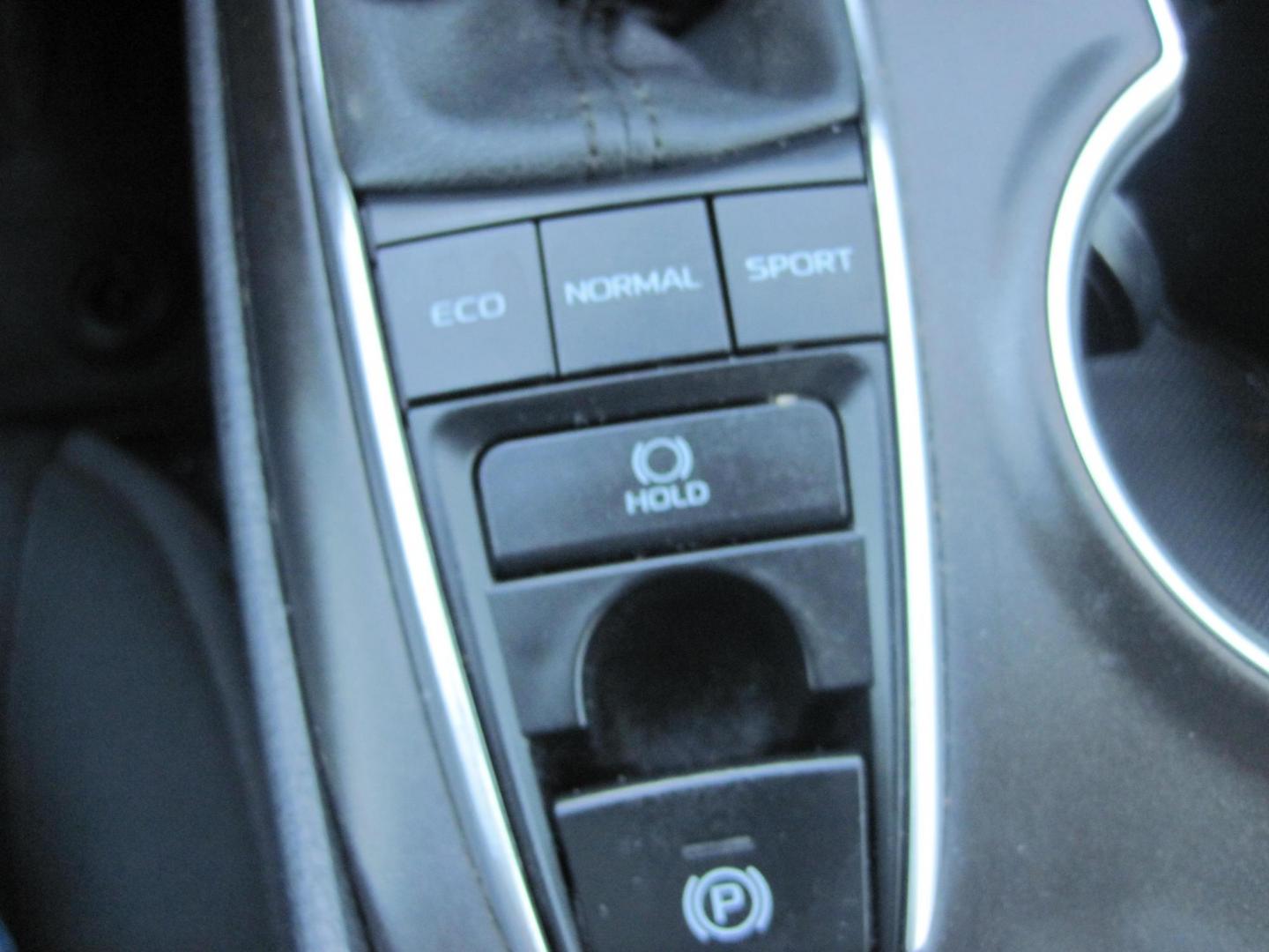 2023 white /black Toyota Camry LE AWD (4T1R11BK3PU) with an 2.5L L4 DOHC 16V engine, 8A transmission, located at 9530 Old Seward Highway, Anchorage, AK, 99515, (907) 349-3343, 61.134140, -149.865570 - Nice Toyota Camry LE AWD come take a test drive. - Photo#15