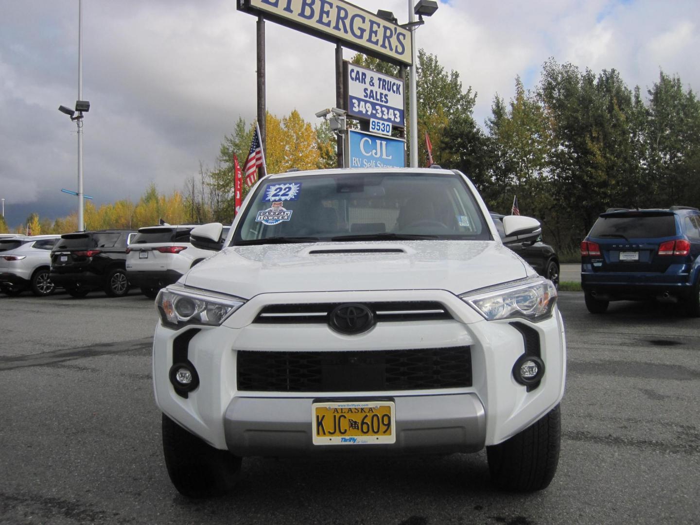 2022 white /black Toyota 4Runner TRD Off-road Premium 4WD (JTERU5JR8N6) with an 4.0L V6 DOHC 24V engine, 5A transmission, located at 9530 Old Seward Highway, Anchorage, AK, 99515, (907) 349-3343, 61.134140, -149.865570 - Nice Toyota 4Runner TRD OFF-ROAD Premium, come take a test drive. - Photo#1