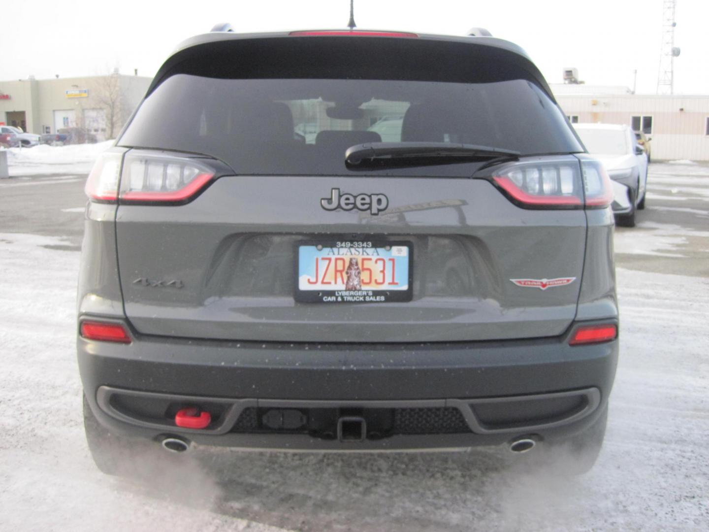 2022 gray /black Jeep Cherokee Trailhawk 4WD (1C4PJMBX9ND) with an 3.2L V6 DOHC 24V engine, 9A transmission, located at 9530 Old Seward Highway, Anchorage, AK, 99515, (907) 349-3343, 61.134140, -149.865570 - Low miles on this Jeep Cherokee Trailhawk come take a test drive - Photo#5