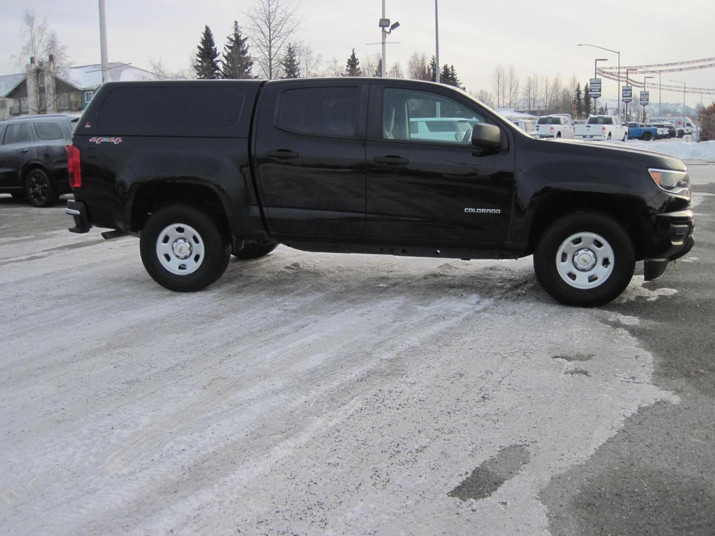 2016 black /gray Chevrolet Colorado Crew Cab 4WD Short Box (1GCGTBE35G1) with an 3.6L V6 DOHC 24V GAS engine, 6A transmission, located at 9530 Old Seward Highway, Anchorage, AK, 99515, (907) 349-3343, 61.134140, -149.865570 - Low Miles on this Chevrolet Colorado Crew Cab - Photo#3