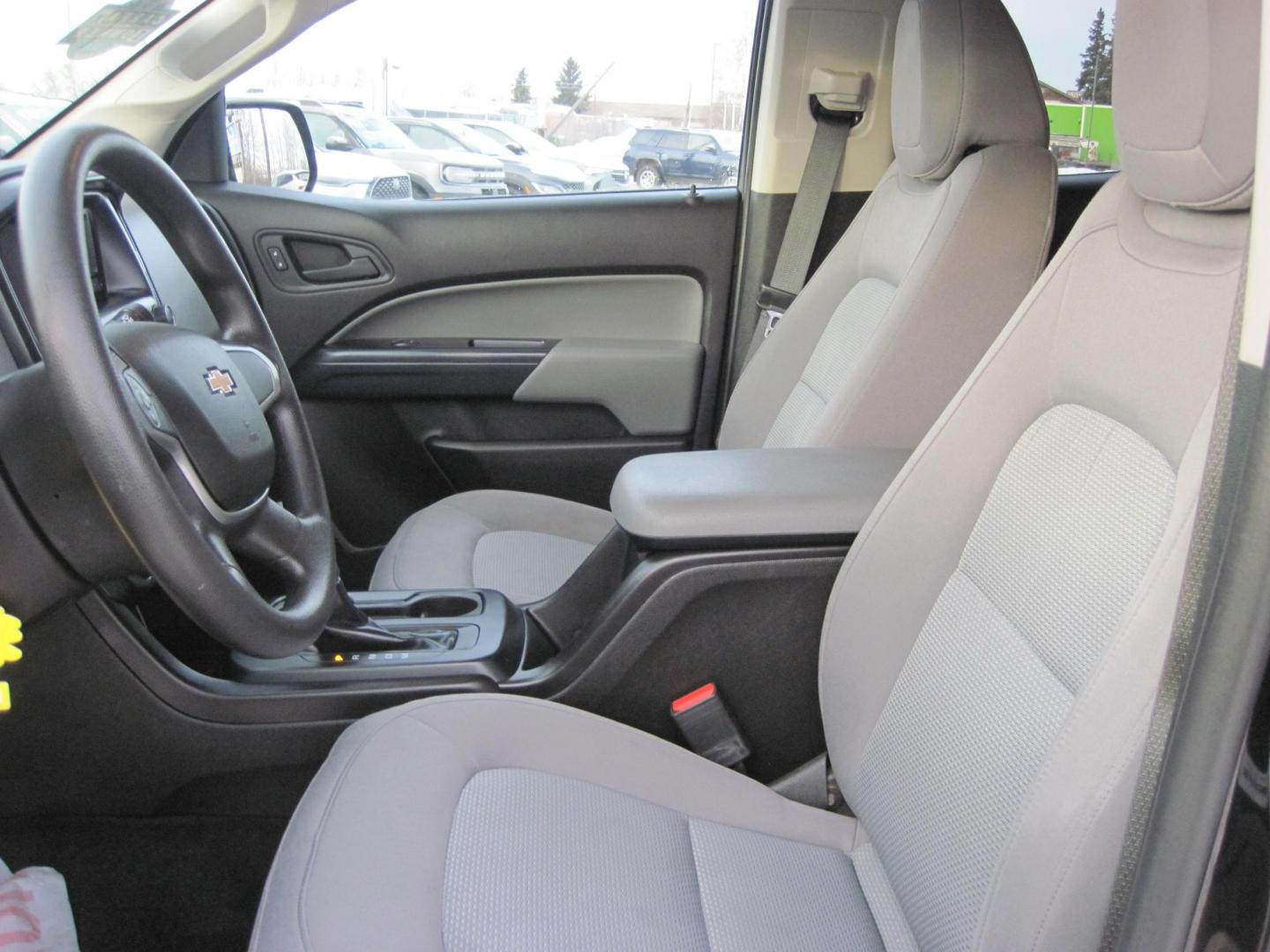 2016 black /gray Chevrolet Colorado Crew Cab 4WD Short Box (1GCGTBE35G1) with an 3.6L V6 DOHC 24V GAS engine, 6A transmission, located at 9530 Old Seward Highway, Anchorage, AK, 99515, (907) 349-3343, 61.134140, -149.865570 - Low Miles on this Chevrolet Colorado Crew Cab - Photo#9