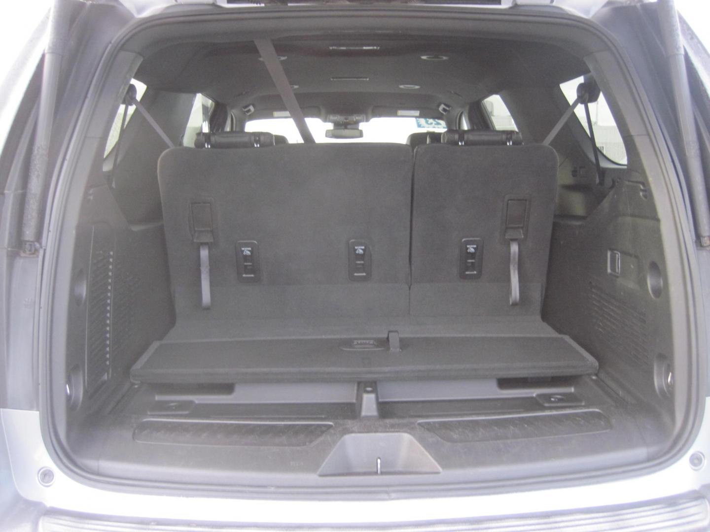 2023 gray /black Chevrolet Suburban LT 4WD (1GNSKCKD8PR) with an 5.3L V8 OHV 16V engine, 10A transmission, located at 9530 Old Seward Highway, Anchorage, AK, 99515, (907) 349-3343, 61.134140, -149.865570 - Nice Chevrolet Suburban LT come take a test drive. - Photo#3