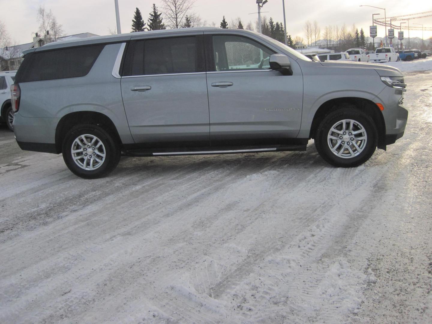 2023 gray /black Chevrolet Suburban LT 4WD (1GNSKCKD8PR) with an 5.3L V8 OHV 16V engine, 10A transmission, located at 9530 Old Seward Highway, Anchorage, AK, 99515, (907) 349-3343, 61.134140, -149.865570 - Nice Chevrolet Suburban LT come take a test drive. - Photo#8