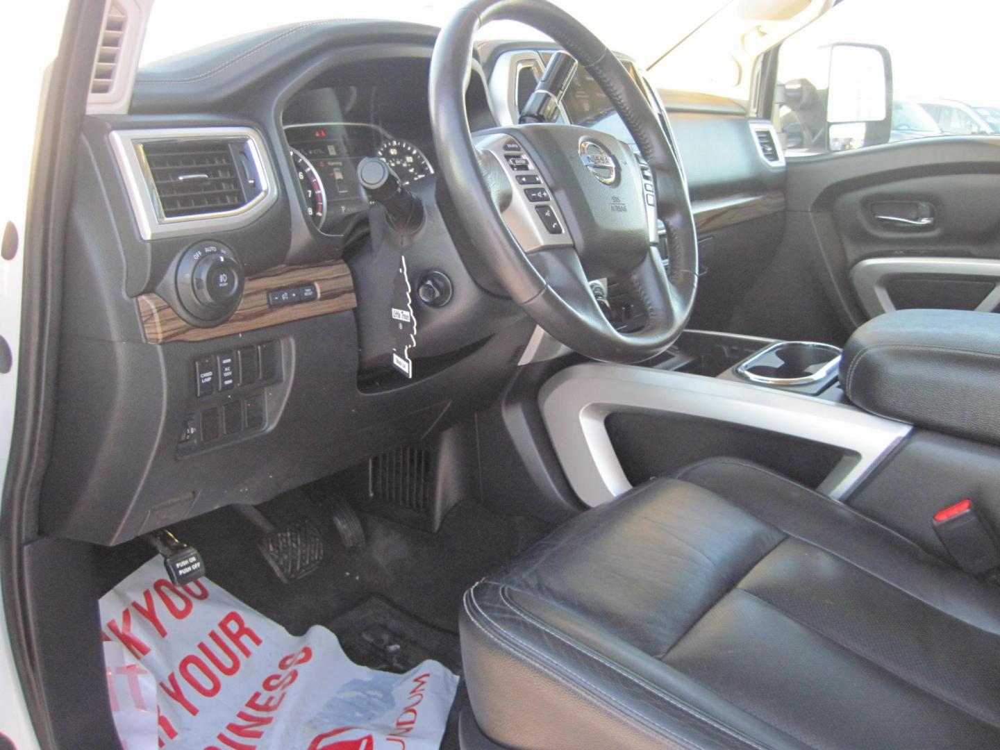 2021 white /black Nissan Titan SL Crew Cab 4WD (1N6AA1ED5MN) with an 5.6L V8 DOHC 32V engine, 9A transmission, located at 9530 Old Seward Highway, Anchorage, AK, 99515, (907) 349-3343, 61.134140, -149.865570 - Loaded Nissan Titan SL, sunroof, fender sound system, come take a test drive. - Photo#10
