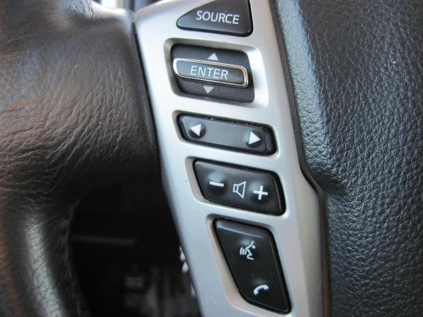 2021 white /black Nissan Titan SL Crew Cab 4WD (1N6AA1ED5MN) with an 5.6L V8 DOHC 32V engine, 9A transmission, located at 9530 Old Seward Highway, Anchorage, AK, 99515, (907) 349-3343, 61.134140, -149.865570 - Loaded Nissan Titan SL, sunroof, fender sound system, come take a test drive. - Photo#17