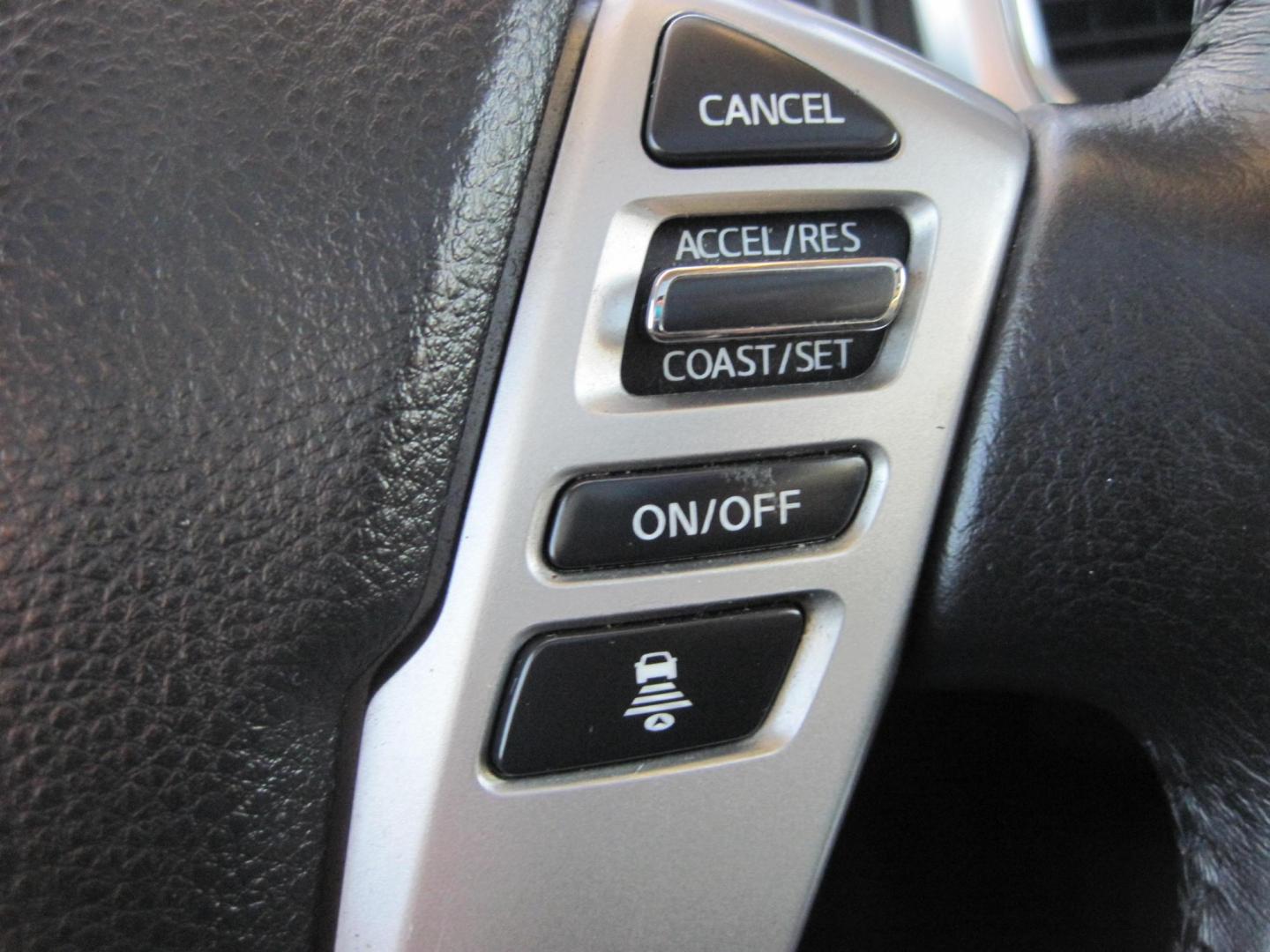 2021 white /black Nissan Titan SL Crew Cab 4WD (1N6AA1ED5MN) with an 5.6L V8 DOHC 32V engine, 9A transmission, located at 9530 Old Seward Highway, Anchorage, AK, 99515, (907) 349-3343, 61.134140, -149.865570 - Loaded Nissan Titan SL, sunroof, fender sound system, come take a test drive. - Photo#18