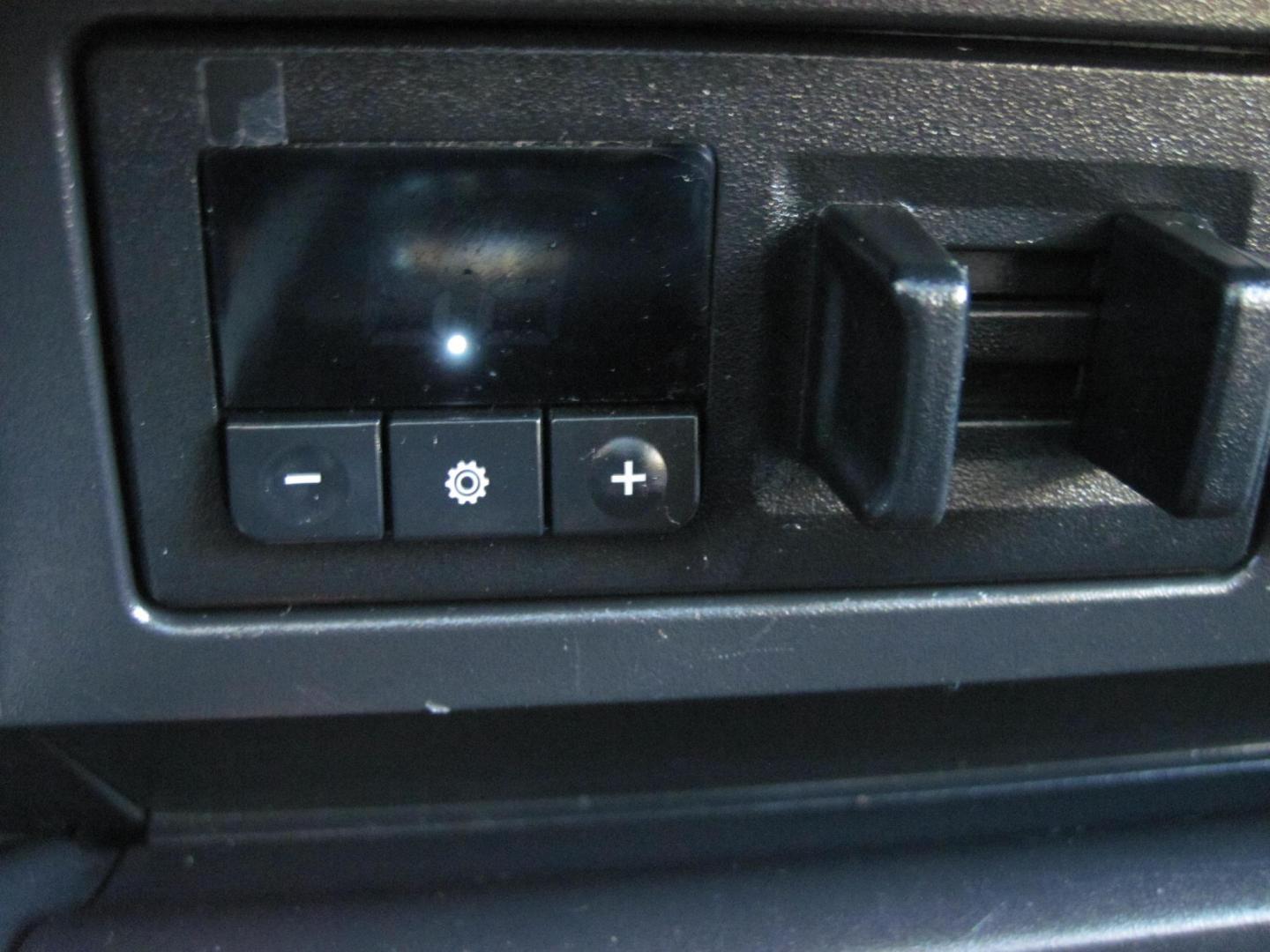 2021 white /black Nissan Titan SL Crew Cab 4WD (1N6AA1ED5MN) with an 5.6L V8 DOHC 32V engine, 9A transmission, located at 9530 Old Seward Highway, Anchorage, AK, 99515, (907) 349-3343, 61.134140, -149.865570 - Loaded Nissan Titan SL, sunroof, fender sound system, come take a test drive. - Photo#27
