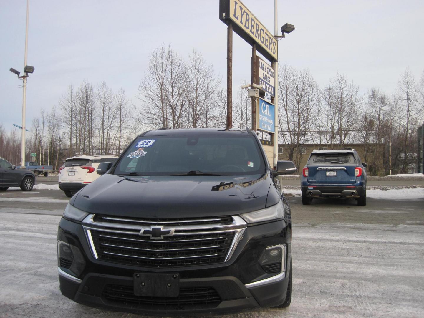 2022 black /black Chevrolet Traverse LT Cloth AWD (1GNEVGKW3NJ) with an 3.6L V6 DOHC 24V engine, 9A transmission, located at 9530 Old Seward Highway, Anchorage, AK, 99515, (907) 349-3343, 61.134140, -149.865570 - Nice Chevrolet Traverse LT come take a test drive. - Photo#1