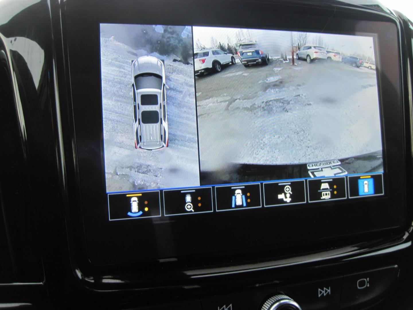 2022 black /black Chevrolet Traverse LT Cloth AWD (1GNEVGKW3NJ) with an 3.6L V6 DOHC 24V engine, 9A transmission, located at 9530 Old Seward Highway, Anchorage, AK, 99515, (907) 349-3343, 61.134140, -149.865570 - Nice Chevrolet Traverse LT come take a test drive. - Photo#16