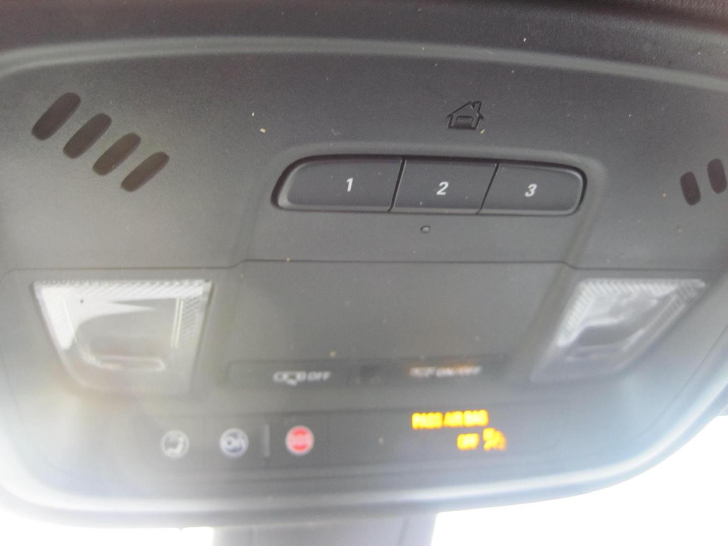 2022 black /black Chevrolet Traverse LT Cloth AWD (1GNEVGKW3NJ) with an 3.6L V6 DOHC 24V engine, 9A transmission, located at 9530 Old Seward Highway, Anchorage, AK, 99515, (907) 349-3343, 61.134140, -149.865570 - Nice Chevrolet Traverse LT come take a test drive. - Photo#19